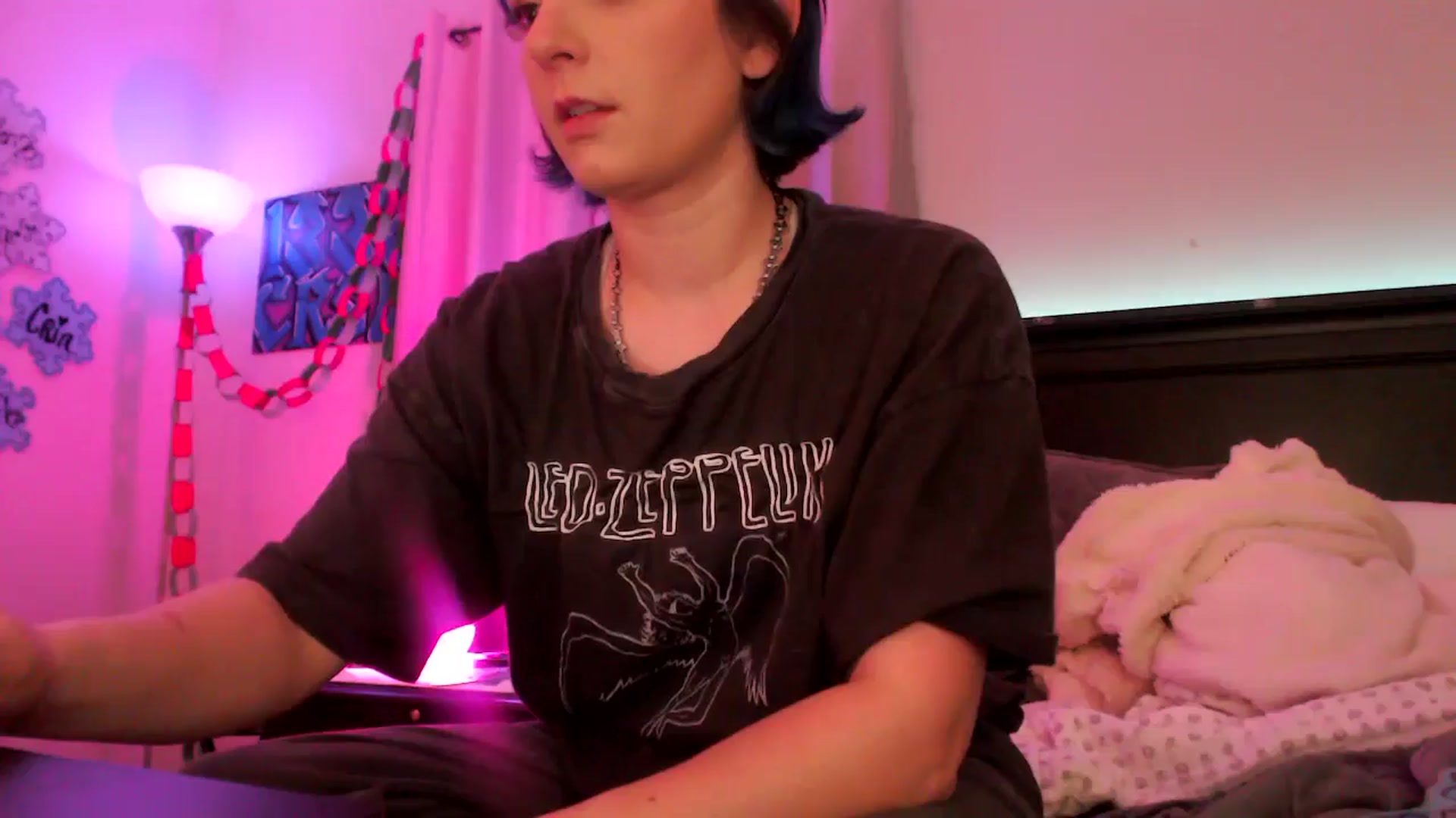 Gallery image thumbnail from EmmyLove's myfreecams stream on, 01/25/2025, 07:30 image 11 of 20