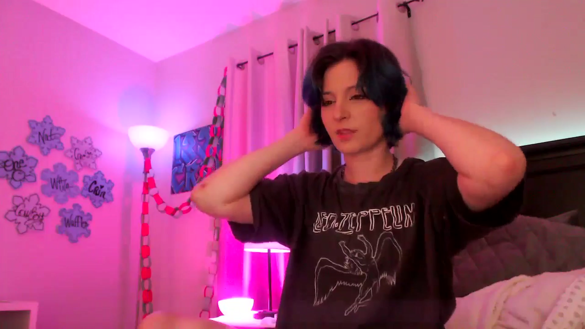 Gallery image thumbnail from EmmyLove's myfreecams stream on, 01/25/2025, 07:30 image 3 of 20