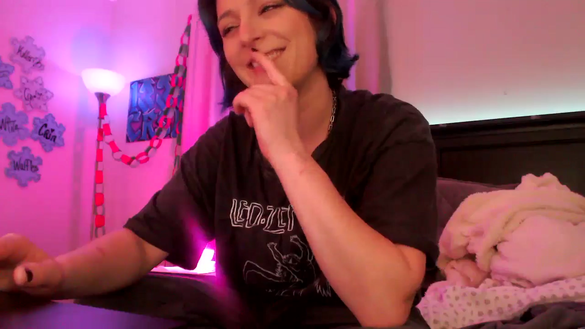 Gallery image thumbnail from EmmyLove's myfreecams stream on, 01/25/2025, 07:30 image 10 of 20