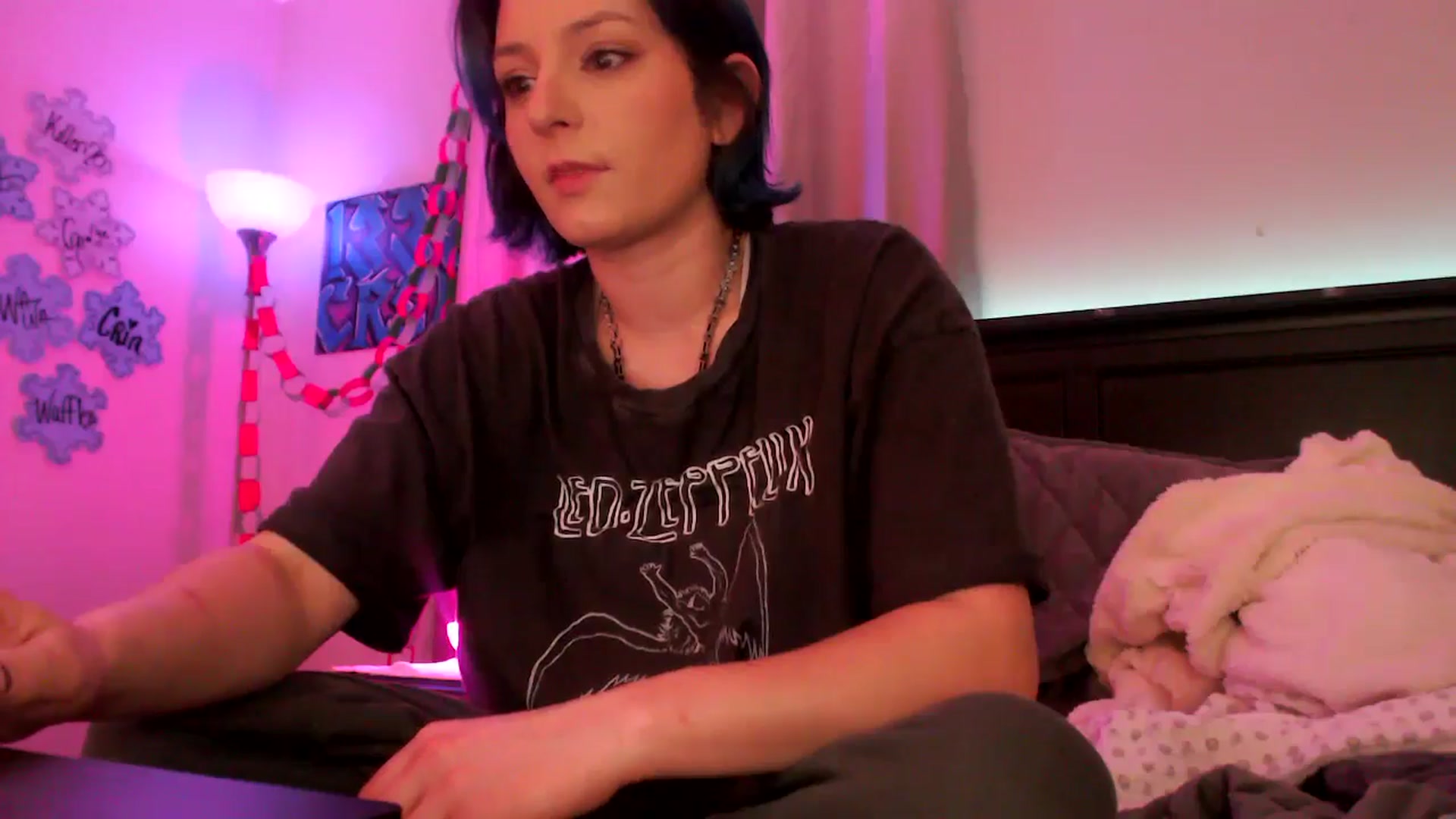 Gallery image thumbnail from EmmyLove's myfreecams stream on, 01/25/2025, 07:30 image 8 of 20