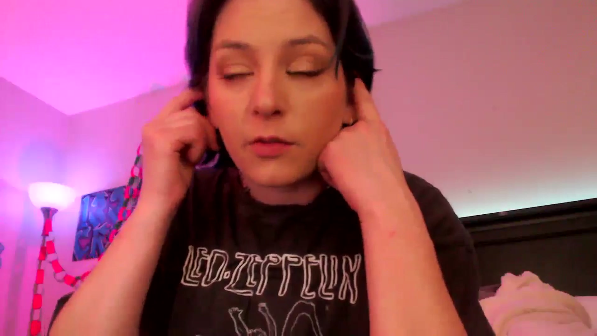 Gallery image thumbnail from EmmyLove's myfreecams stream on, 01/25/2025, 07:30 image 14 of 20