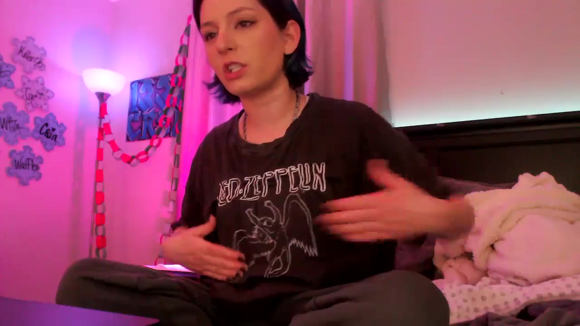 Gallery image thumbnail from EmmyLove's myfreecams stream on, 01/25/2025, 07:30 image 9 of 20