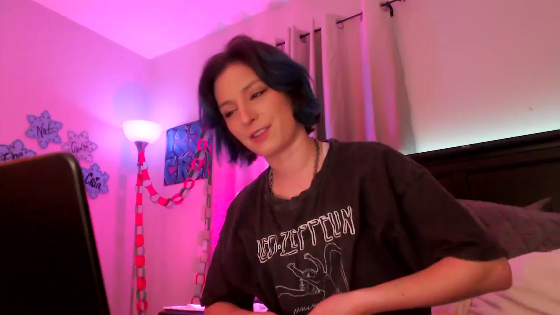 Gallery image thumbnail from EmmyLove's myfreecams stream on, 01/25/2025, 07:30 image 1 of 20