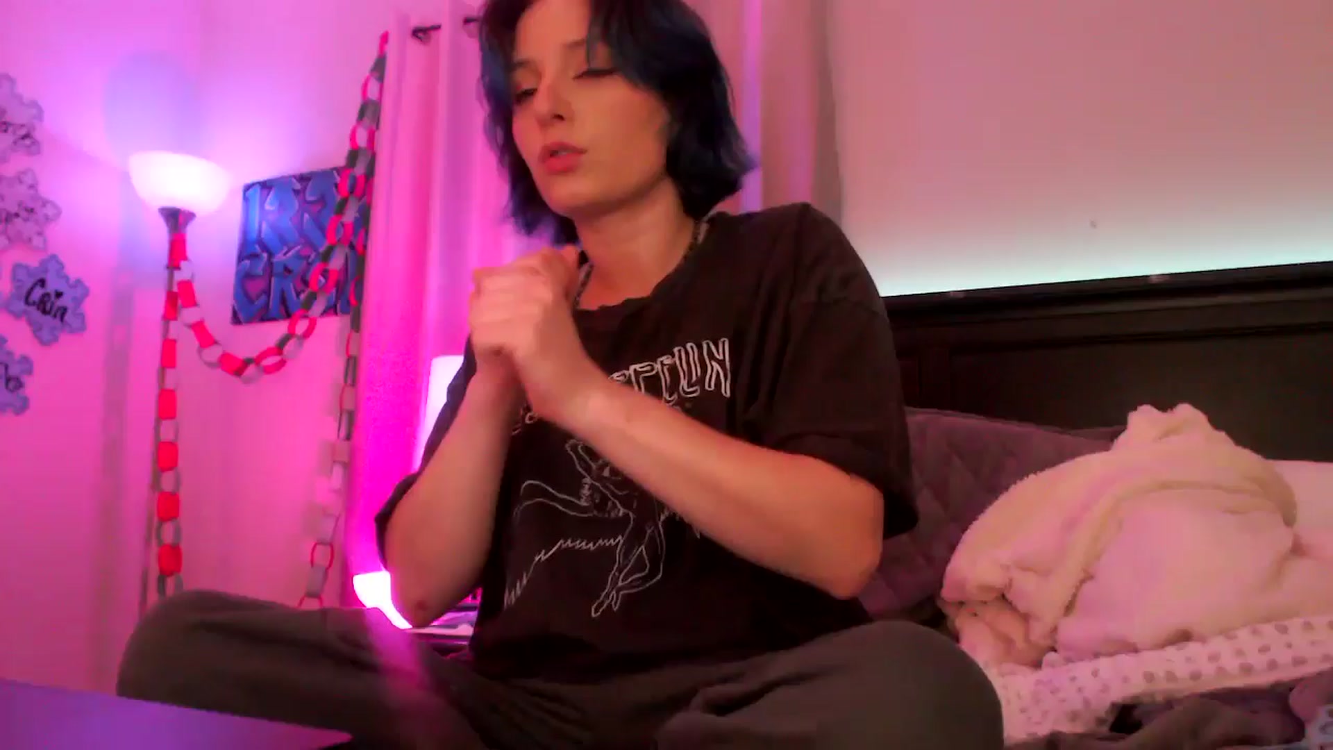 Gallery image thumbnail from EmmyLove's myfreecams stream on, 01/25/2025, 07:30 image 12 of 20