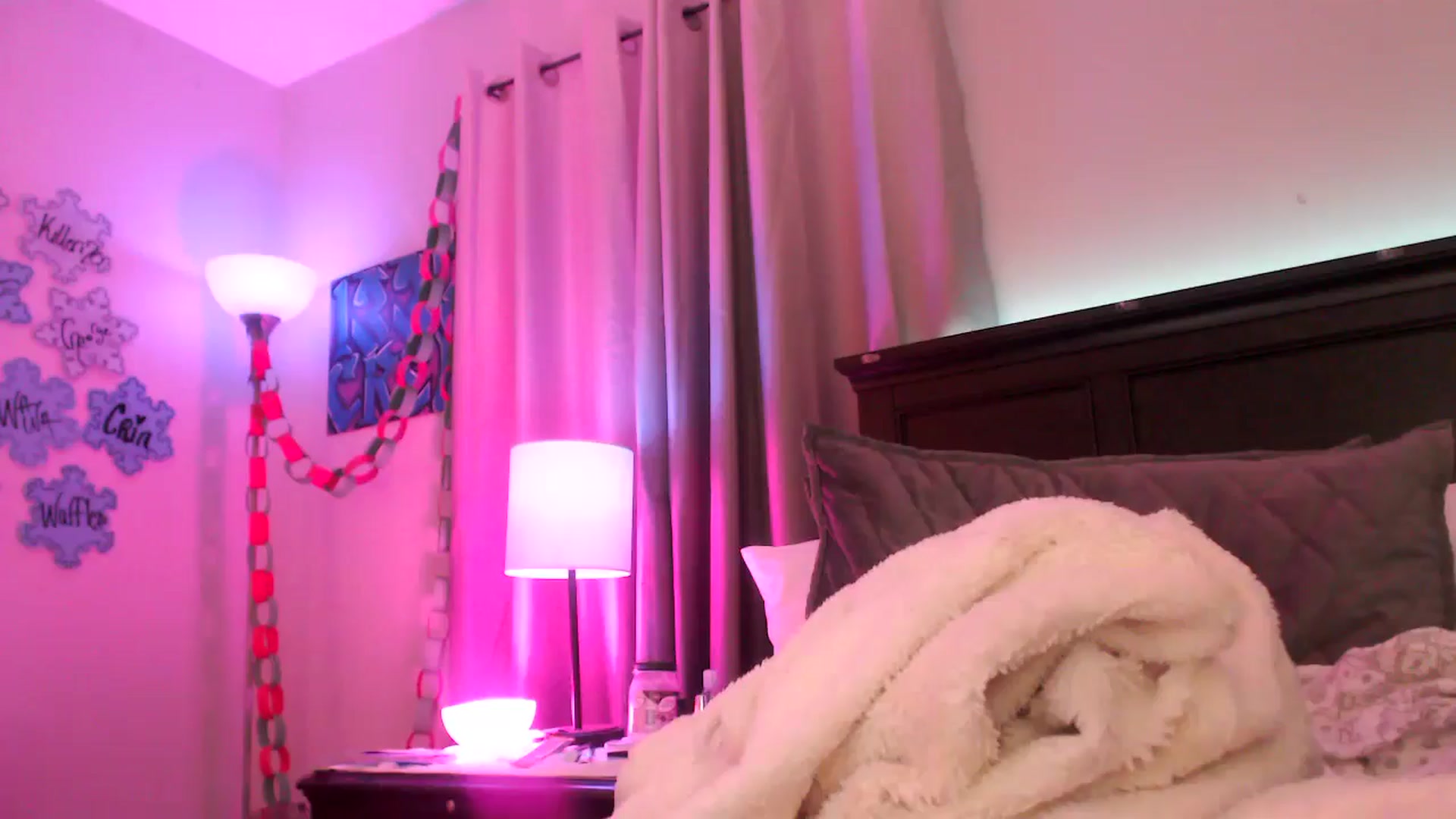 Gallery image thumbnail from EmmyLove's myfreecams stream on, 01/26/2025, 05:06 image 14 of 20