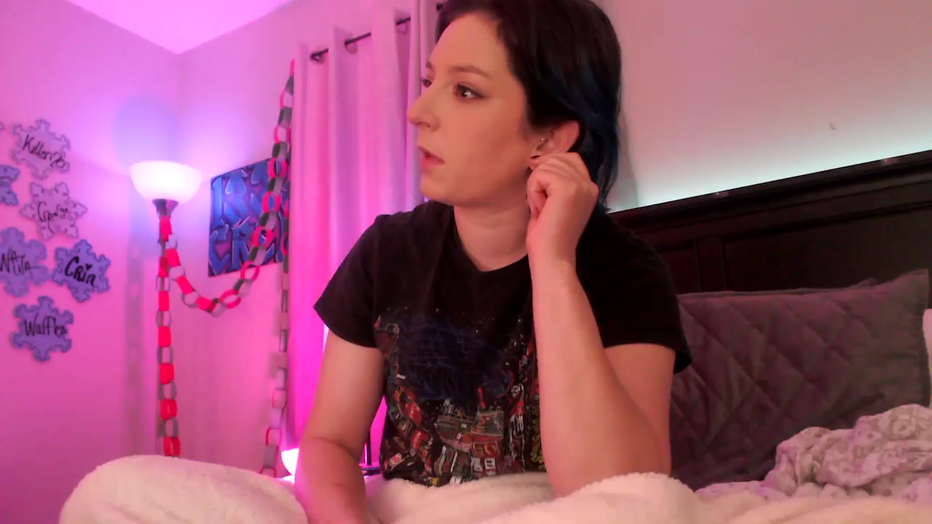 Gallery image thumbnail from EmmyLove's myfreecams stream on, 01/26/2025, 05:06 image 2 of 20