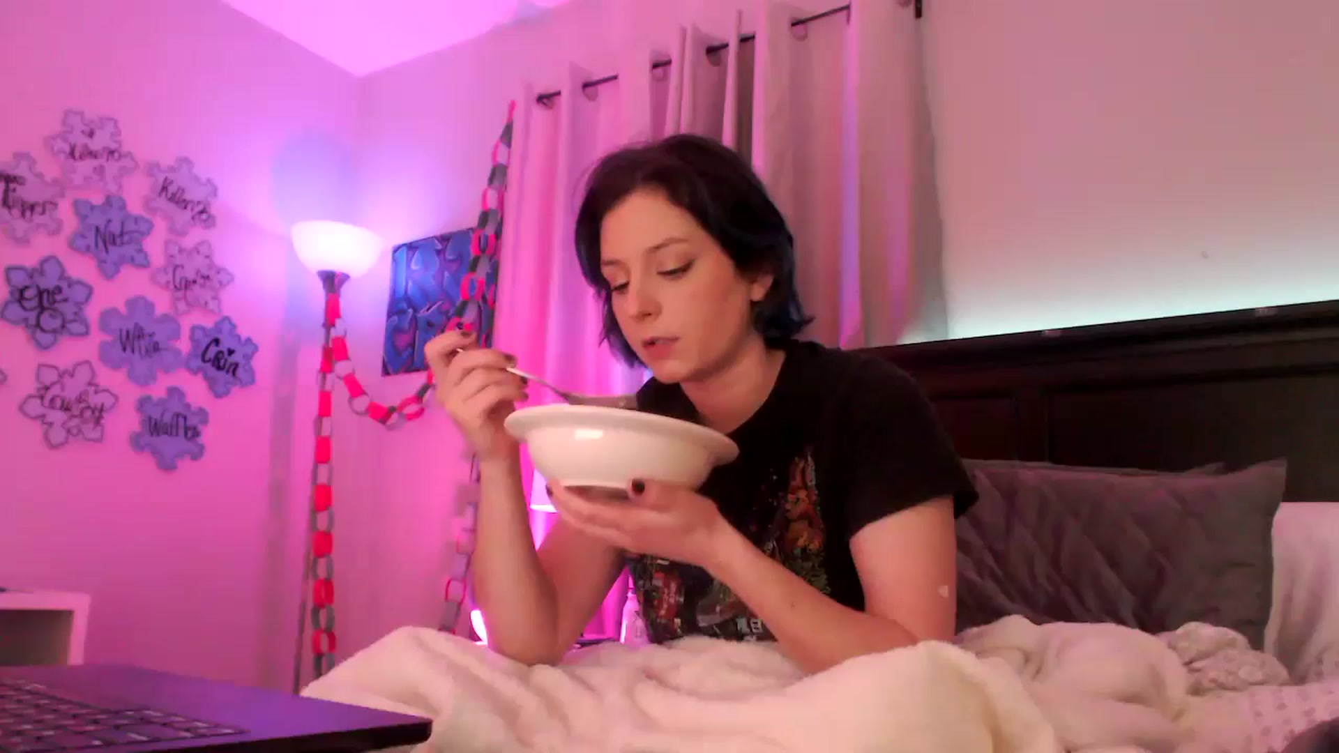 Gallery image thumbnail from EmmyLove's myfreecams stream on, 01/26/2025, 06:40 image 1 of 20