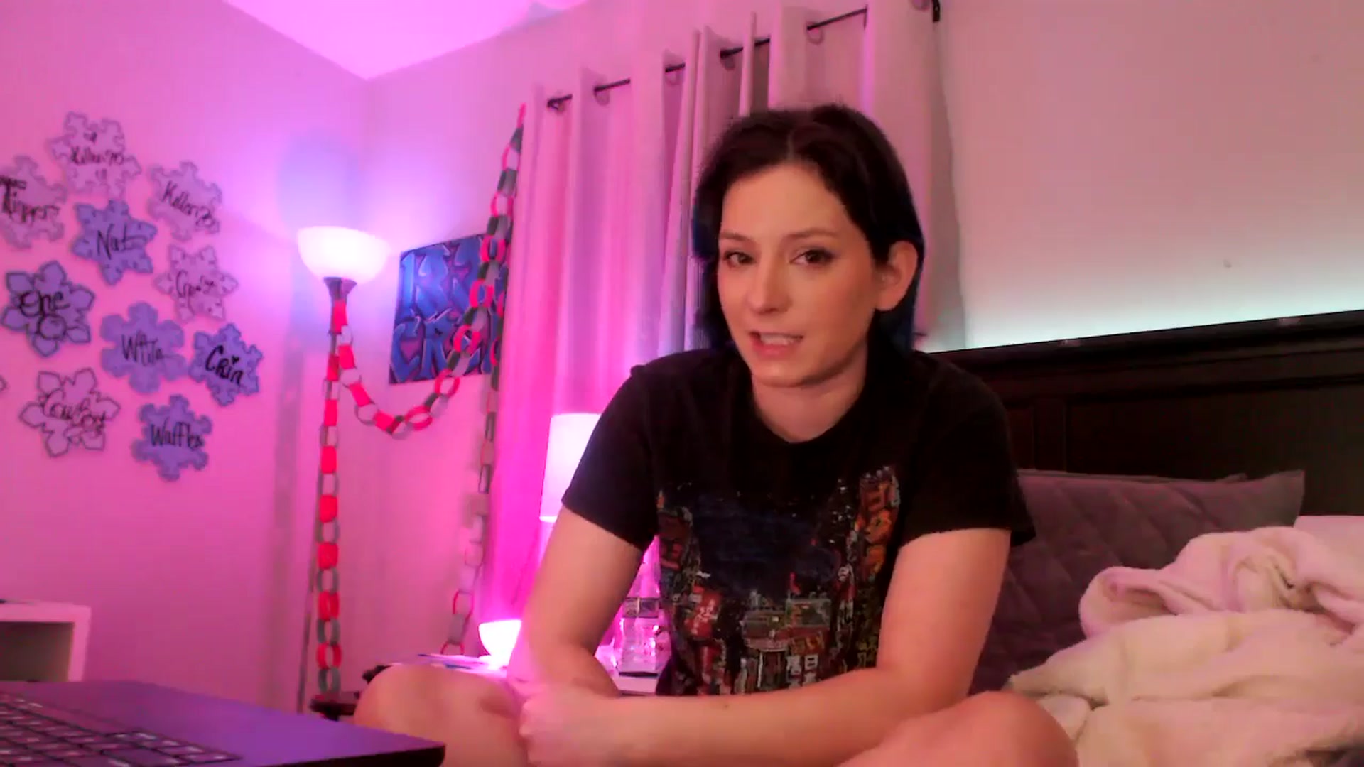 Gallery image thumbnail from EmmyLove's myfreecams stream on, 01/26/2025, 06:40 image 5 of 20