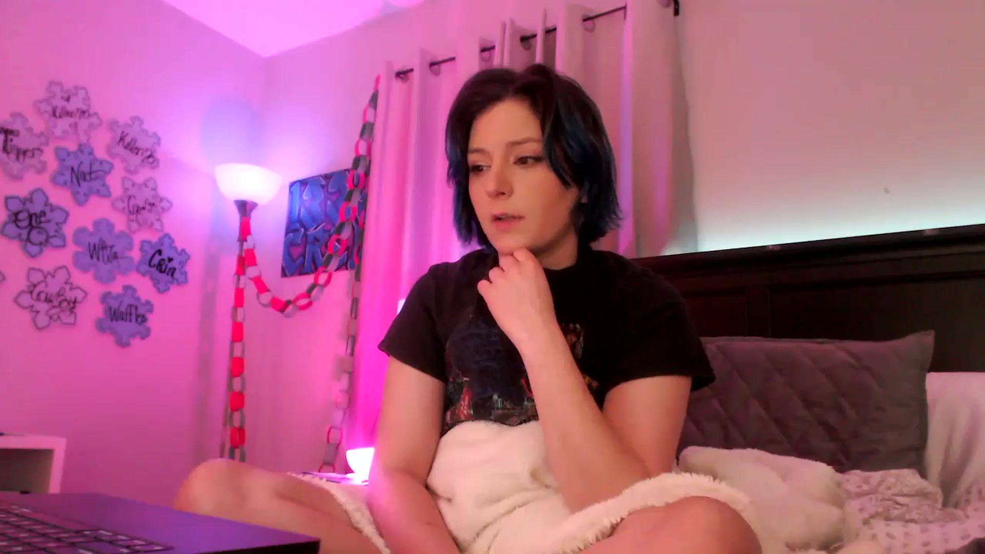Gallery image thumbnail from EmmyLove's myfreecams stream on, 01/26/2025, 06:40 image 8 of 20