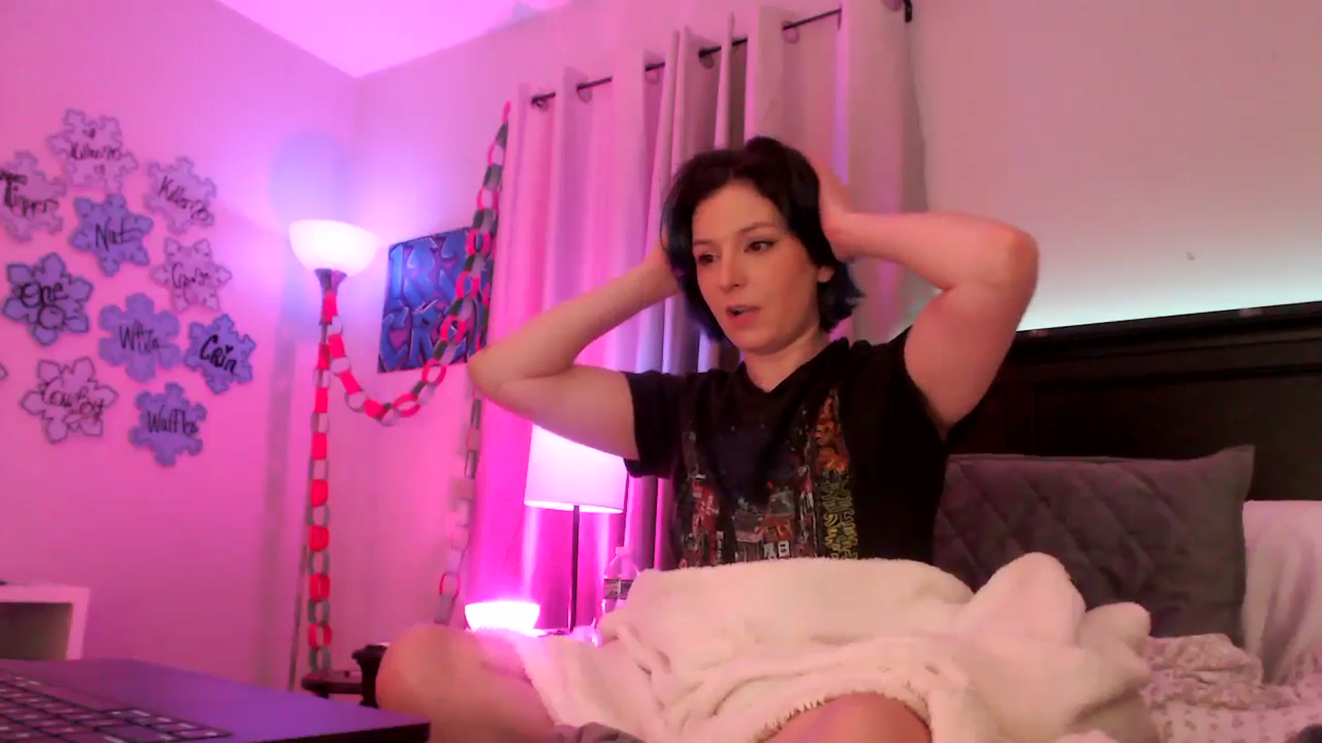 Gallery image thumbnail from EmmyLove's myfreecams stream on, 01/26/2025, 06:40 image 7 of 20