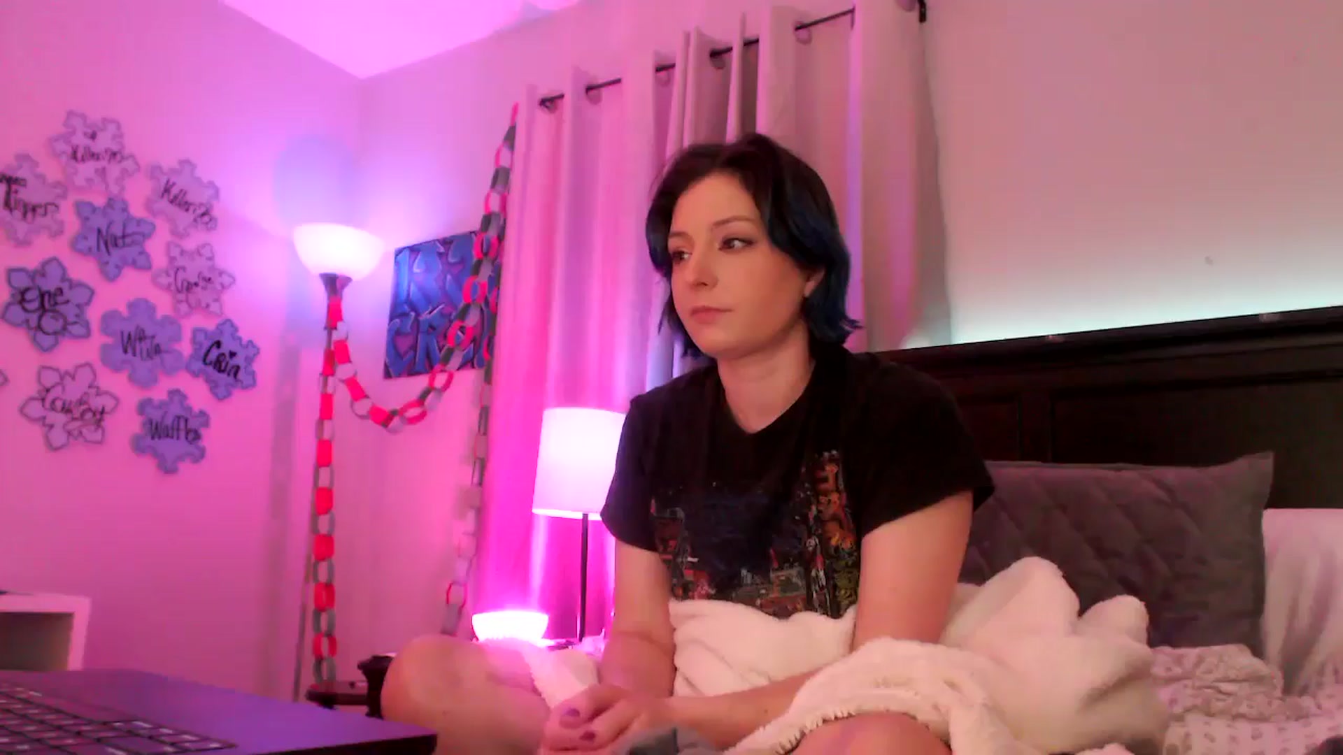 Gallery image thumbnail from EmmyLove's myfreecams stream on, 01/26/2025, 06:40 image 6 of 20