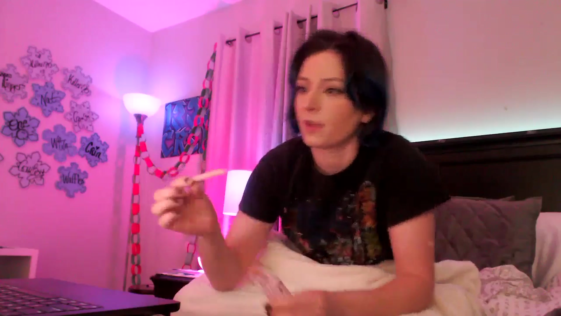 Gallery image thumbnail from EmmyLove's myfreecams stream on, 01/26/2025, 06:40 image 2 of 20