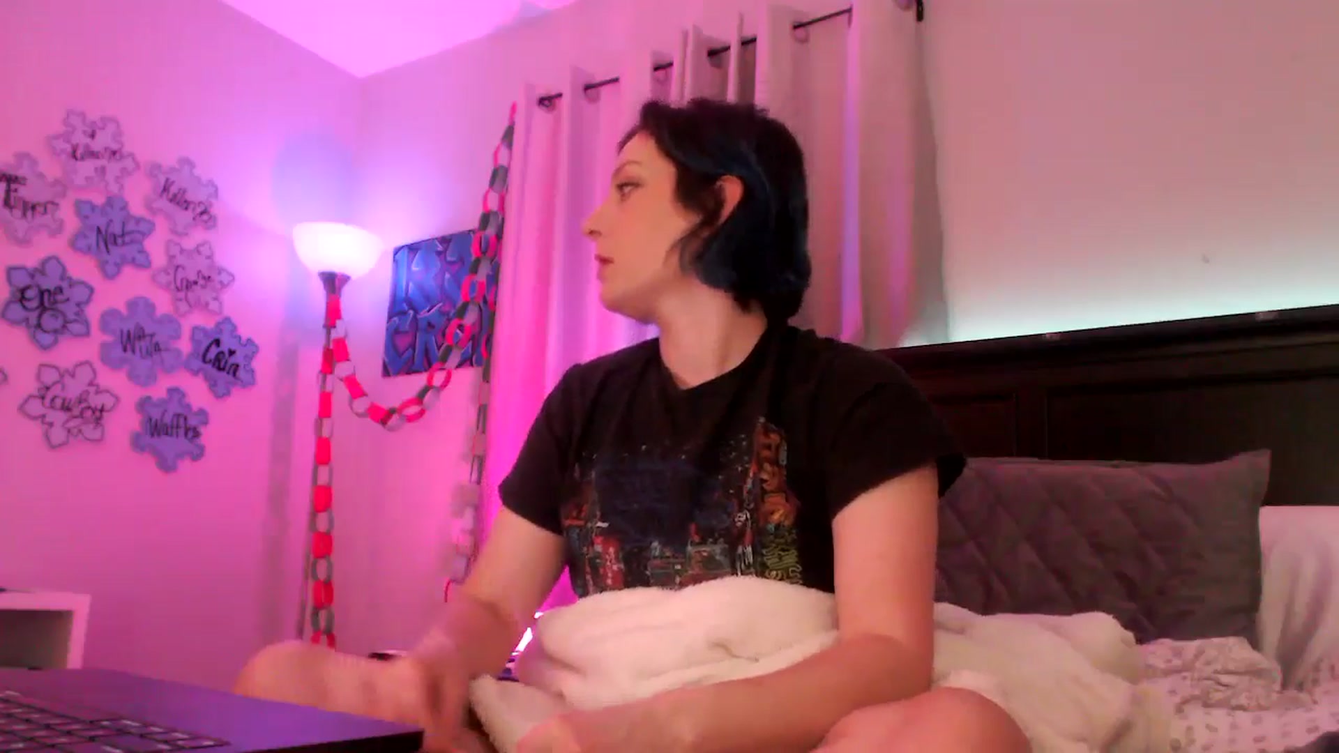 Gallery image thumbnail from EmmyLove's myfreecams stream on, 01/26/2025, 06:40 image 11 of 20