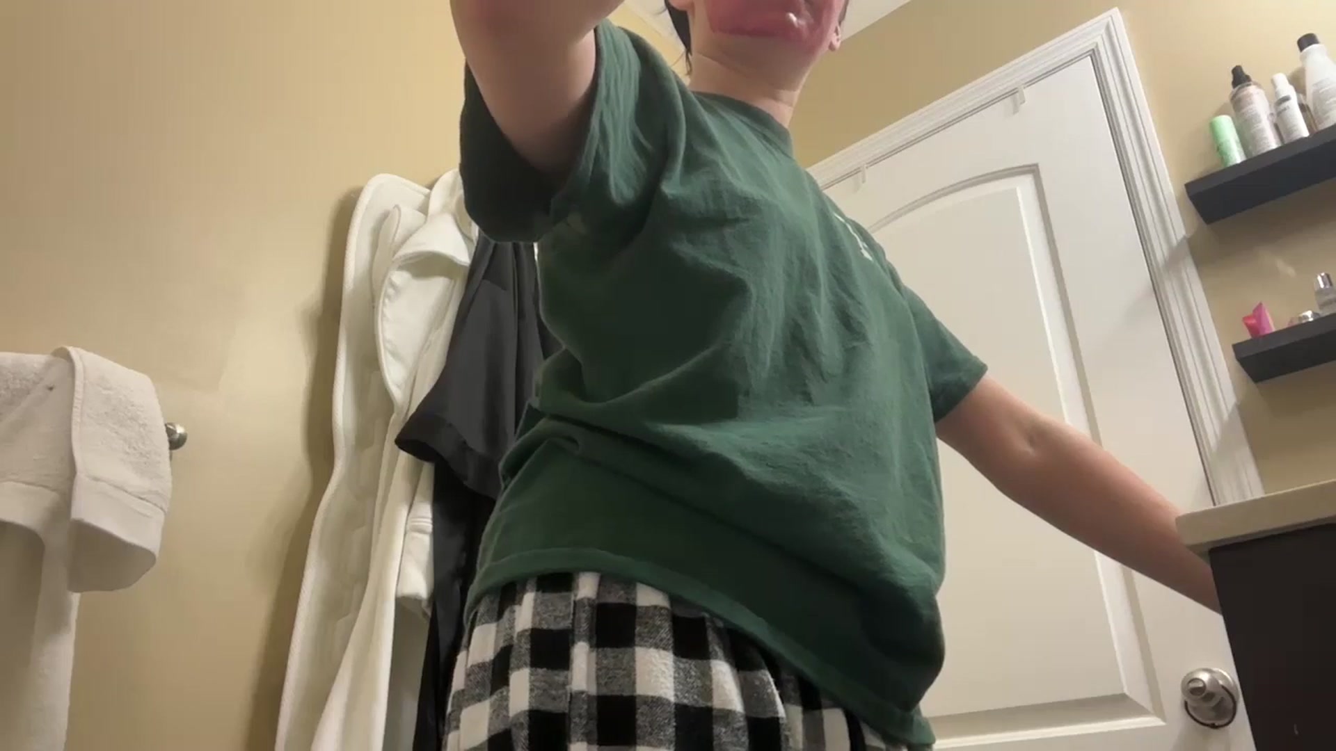 Gallery image thumbnail from EmmyLove's myfreecams stream on, 02/20/2025, 06:51 image 11 of 20