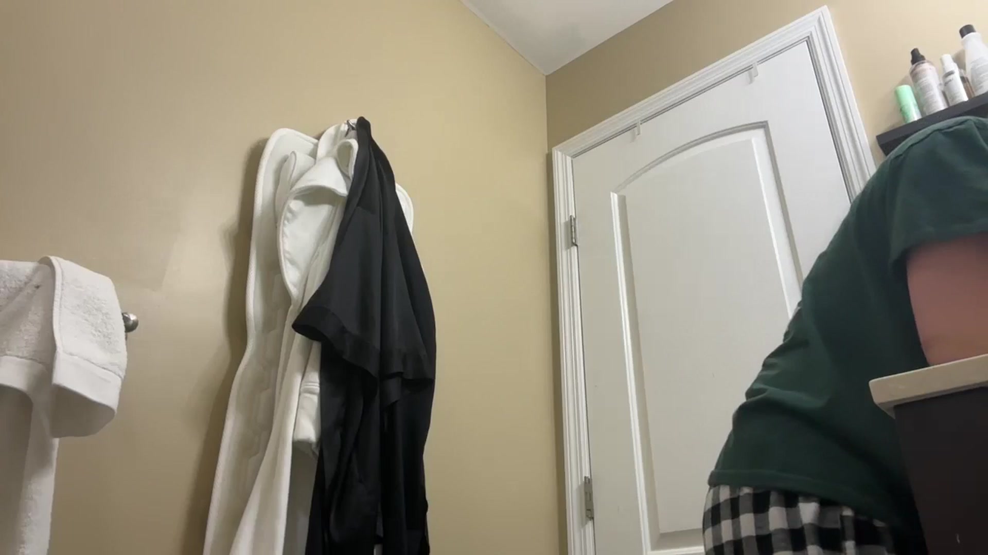 Gallery image thumbnail from EmmyLove's myfreecams stream on, 02/20/2025, 06:51 image 14 of 20