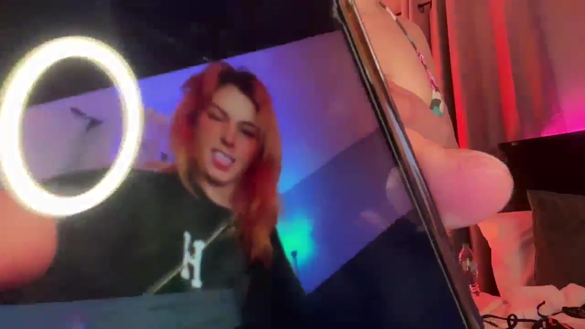 Gallery image thumbnail from EmmyLove's myfreecams stream on, 02/28/2025, 07:46 image 4 of 20