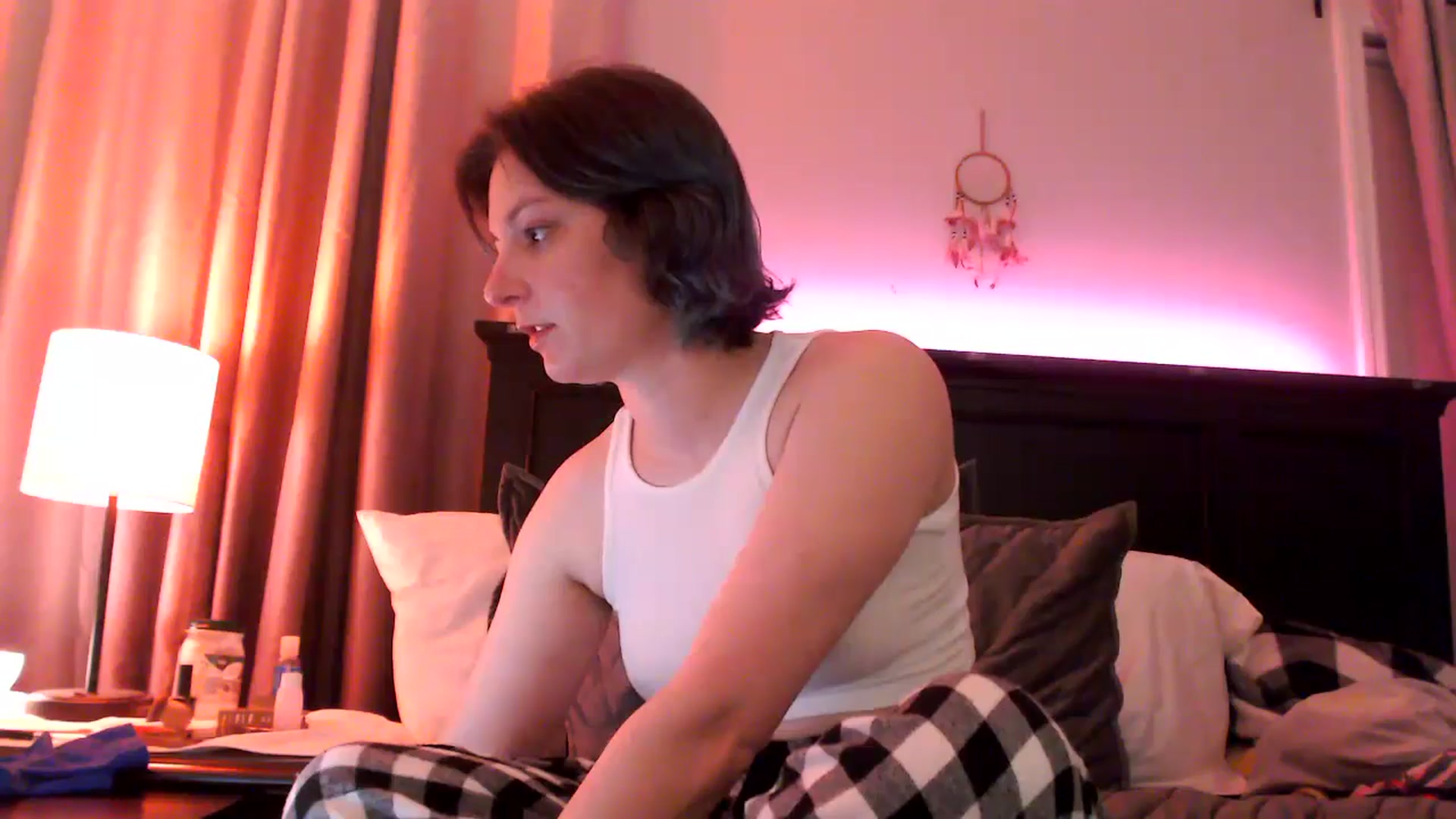 Gallery image thumbnail from EmmyLove's myfreecams stream on, 03/06/2025, 08:18 image 17 of 20