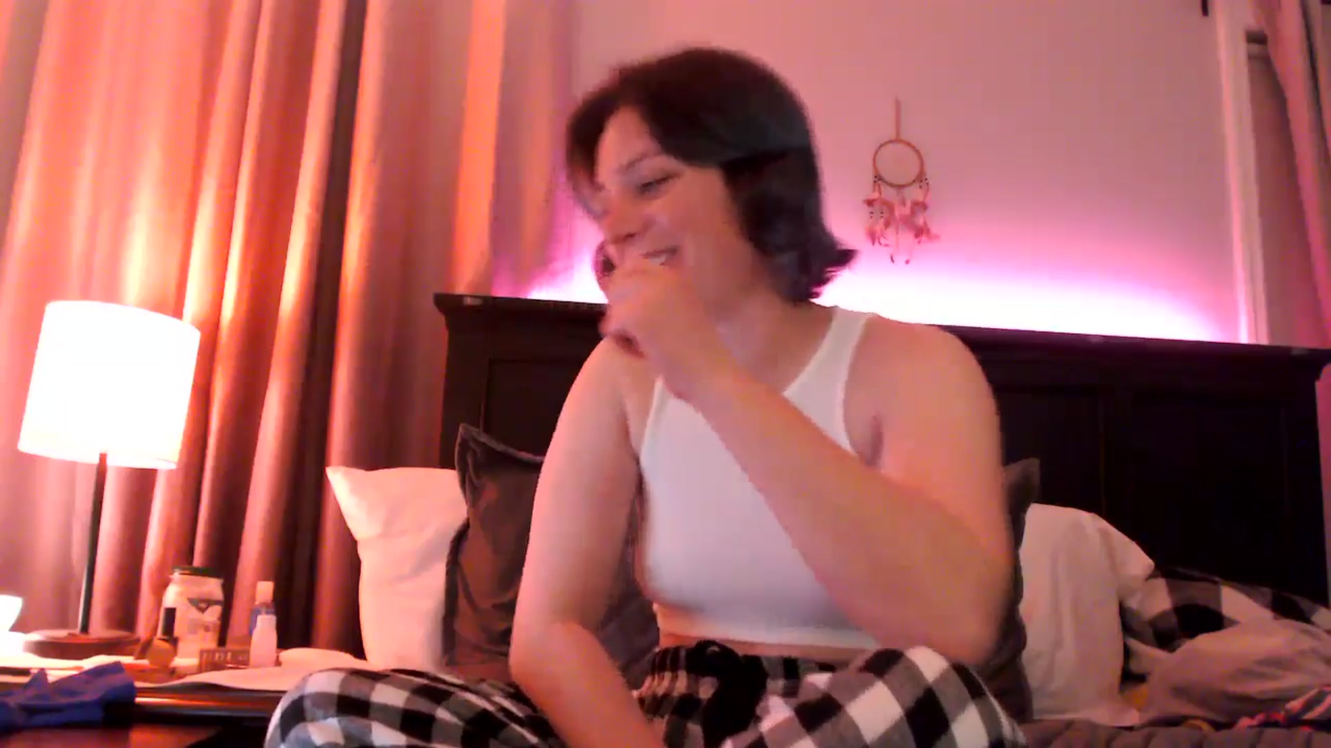 Gallery image thumbnail from EmmyLove's myfreecams stream on, 03/06/2025, 08:18 image 18 of 20