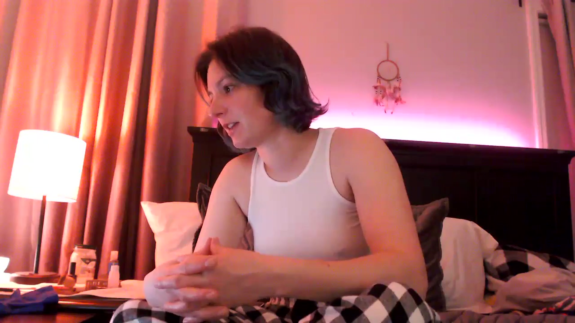 Gallery image thumbnail from EmmyLove's myfreecams stream on, 03/06/2025, 08:18 image 16 of 20