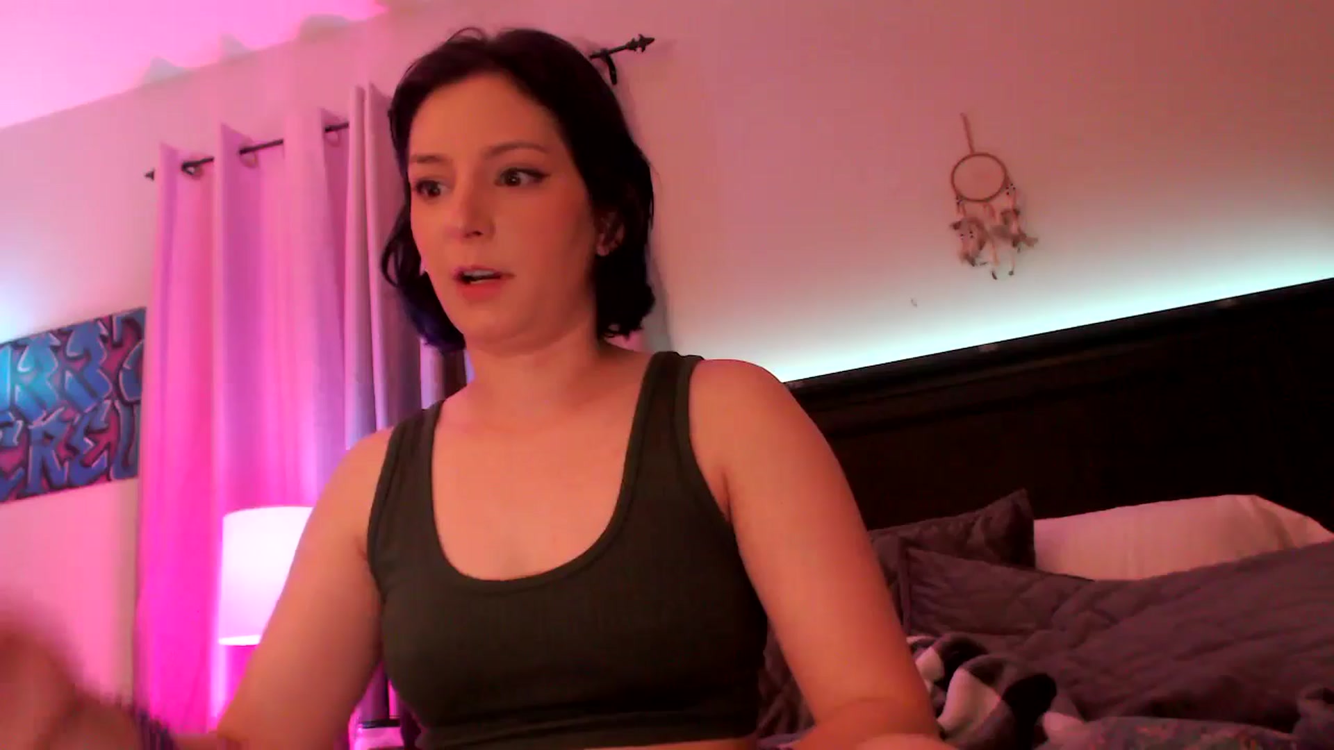 Gallery image thumbnail from EmmyLove's myfreecams stream on, 03/14/2025, 04:10 image 8 of 20