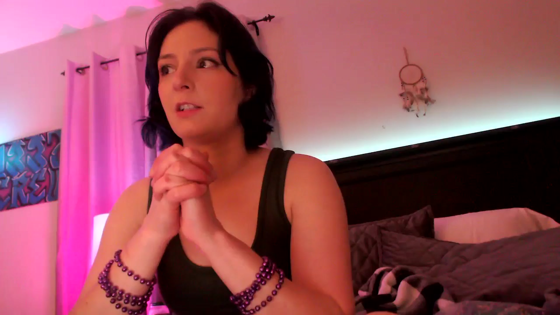 Gallery image thumbnail from EmmyLove's myfreecams stream on, 03/14/2025, 04:10 image 4 of 20