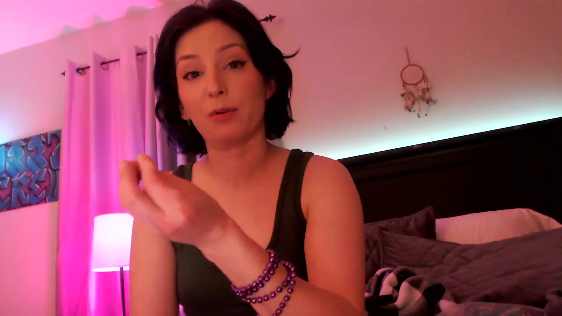 Gallery image thumbnail from EmmyLove's myfreecams stream on, 03/14/2025, 04:10 image 10 of 20