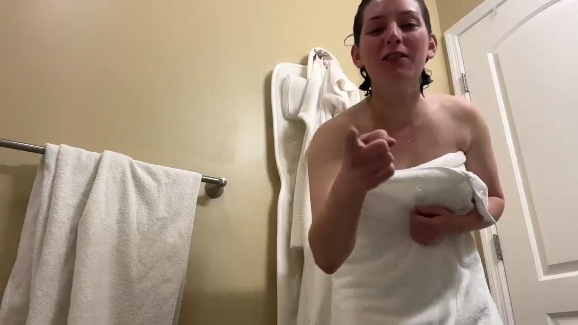 Gallery image thumbnail from EmmyLove's myfreecams stream on, 03/15/2025, 08:40 image 14 of 20
