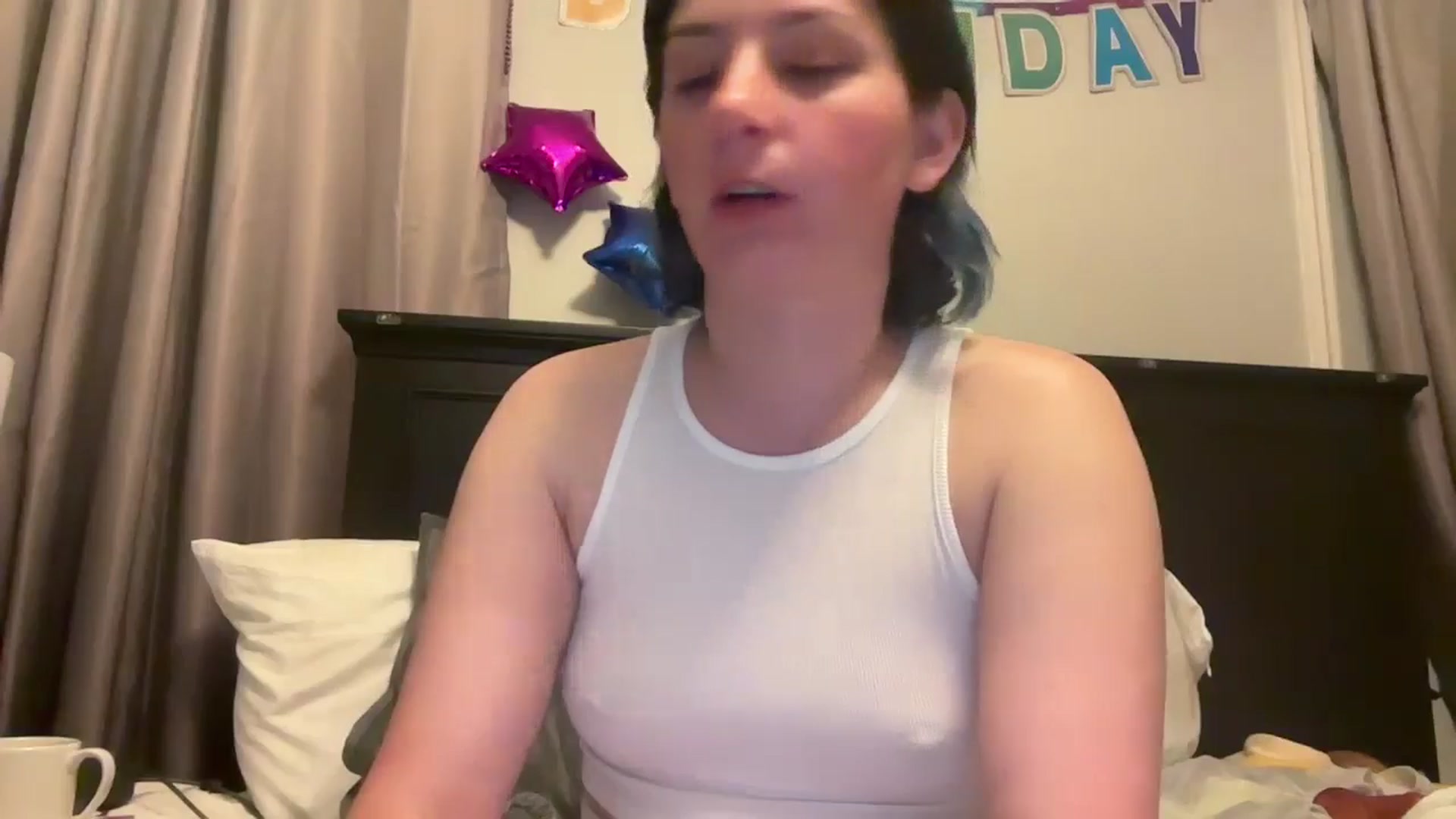 Gallery image thumbnail from EmmyLove's myfreecams stream on, 05/06/2025, 06:20 image 17 of 20