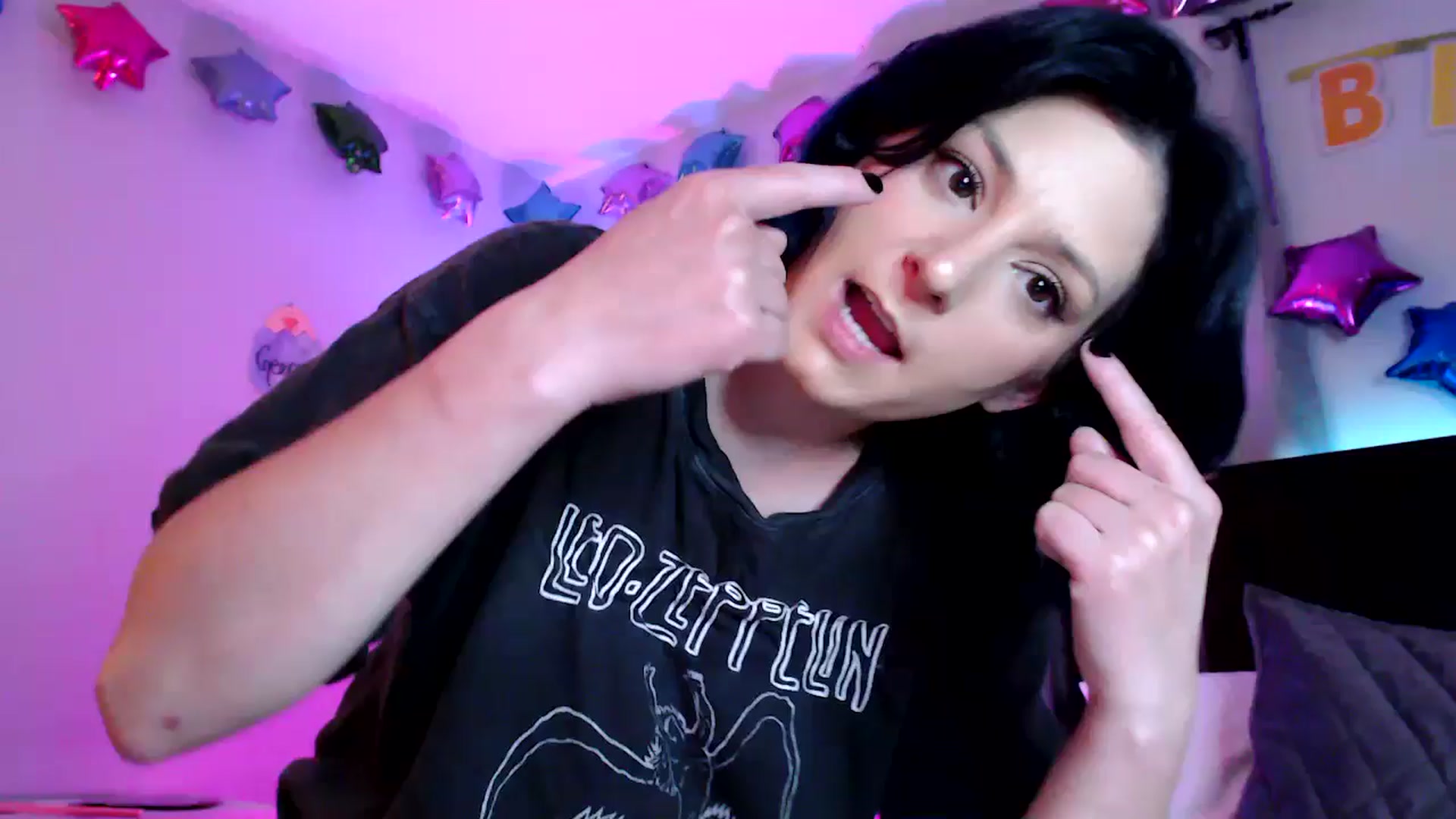 Gallery image thumbnail from EmmyLove's myfreecams stream on, 05/10/2025, 07:37 image 4 of 20