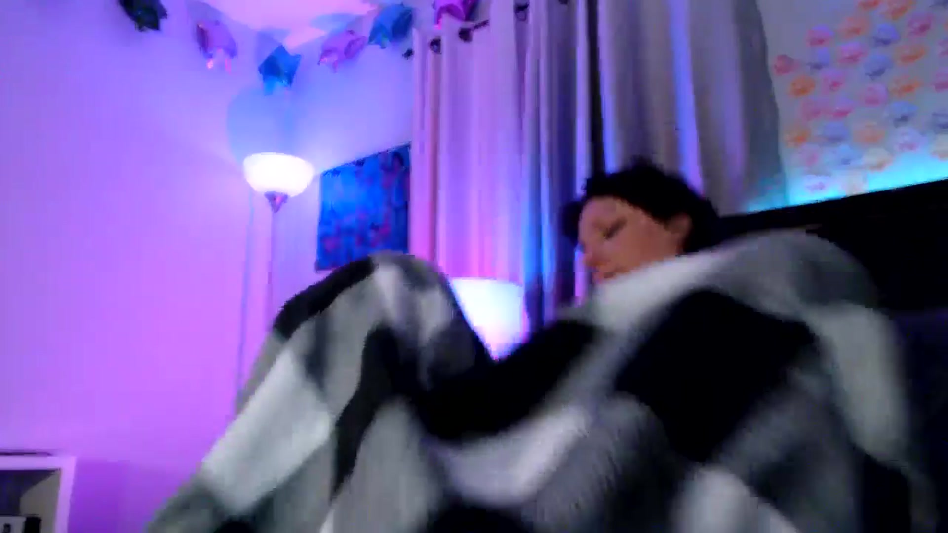Gallery image thumbnail from EmmyLove's myfreecams stream on, 05/20/2025, 07:22 image 19 of 20
