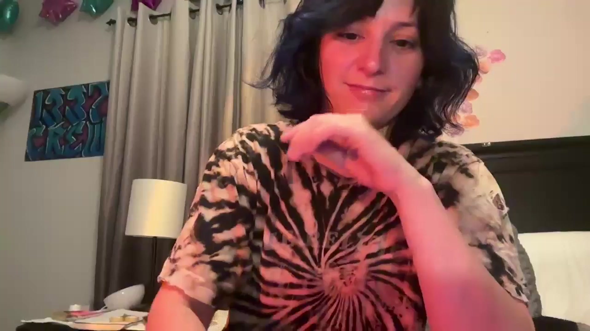 Gallery image thumbnail from EmmyLove's myfreecams stream on, 05/21/2025, 07:07 image 17 of 20