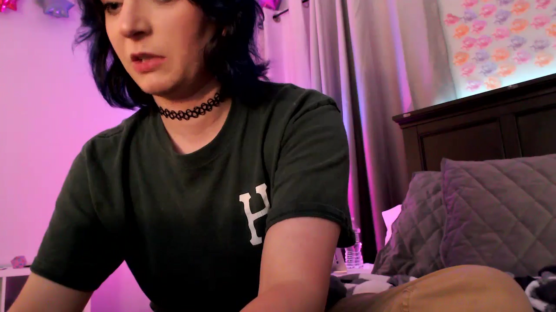 Gallery image thumbnail from EmmyLove's myfreecams stream on, 05/24/2025, 07:25 image 2 of 20