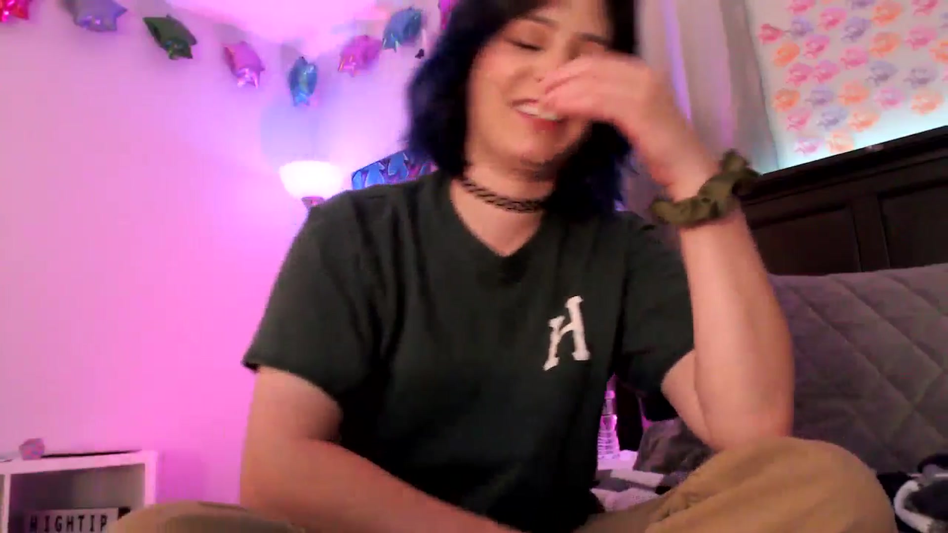 Gallery image thumbnail from EmmyLove's myfreecams stream on, 05/24/2025, 07:25 image 3 of 20