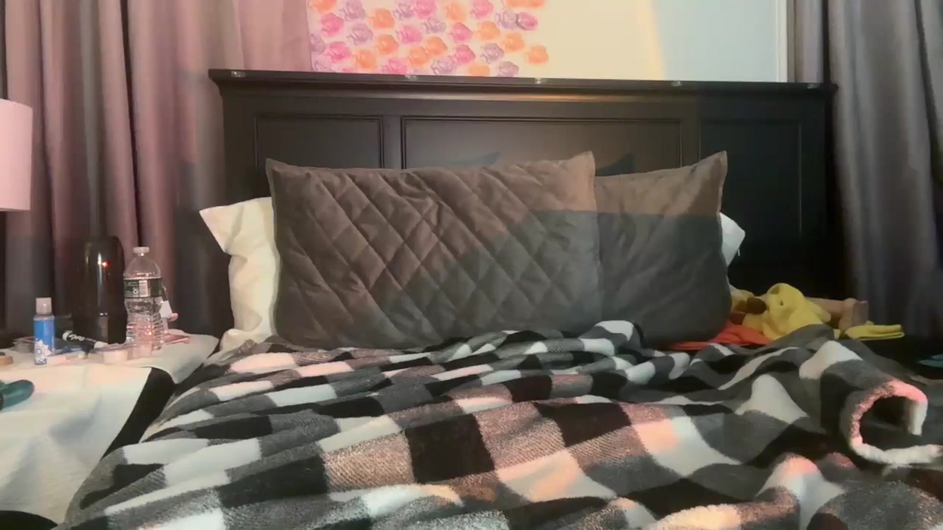 Gallery image thumbnail from EmmyLove's myfreecams stream on, 06/12/2025, 06:30 image 16 of 20