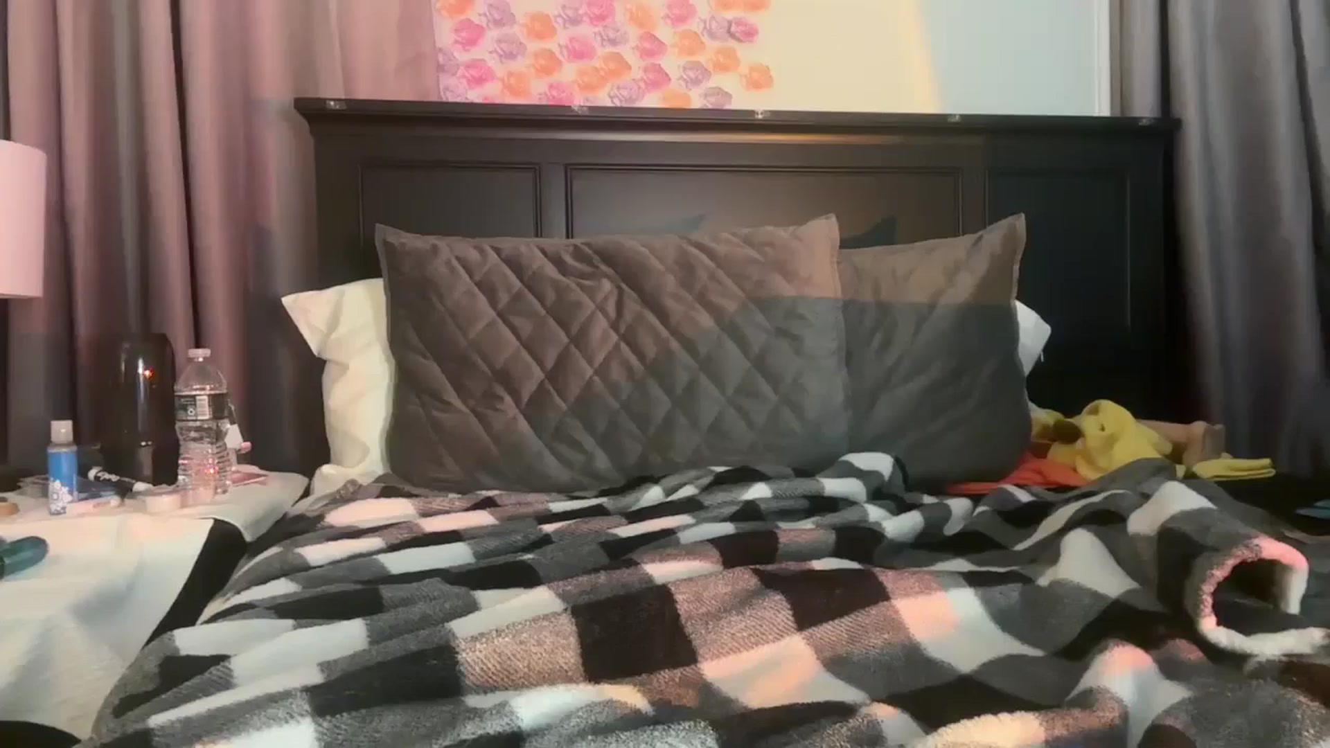 Gallery image thumbnail from EmmyLove's myfreecams stream on, 06/12/2025, 06:30 image 19 of 20