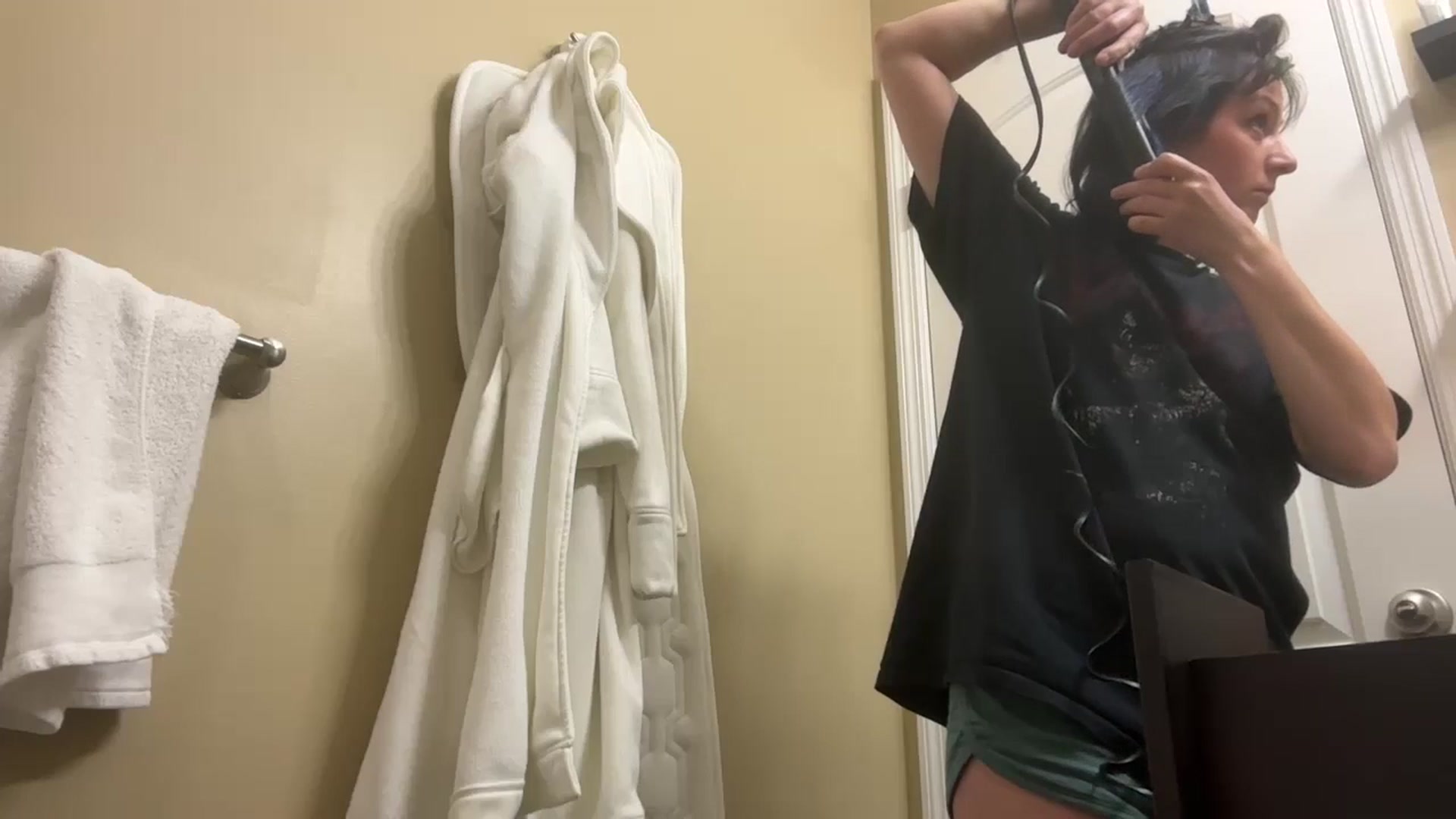 Gallery image thumbnail from EmmyLove's myfreecams stream on, 06/15/2025, 04:48 image 5 of 20