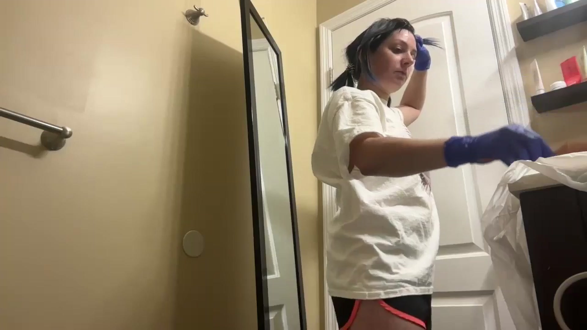 Gallery image thumbnail from EmmyLove's myfreecams stream on, 06/29/2025, 07:16 image 9 of 20
