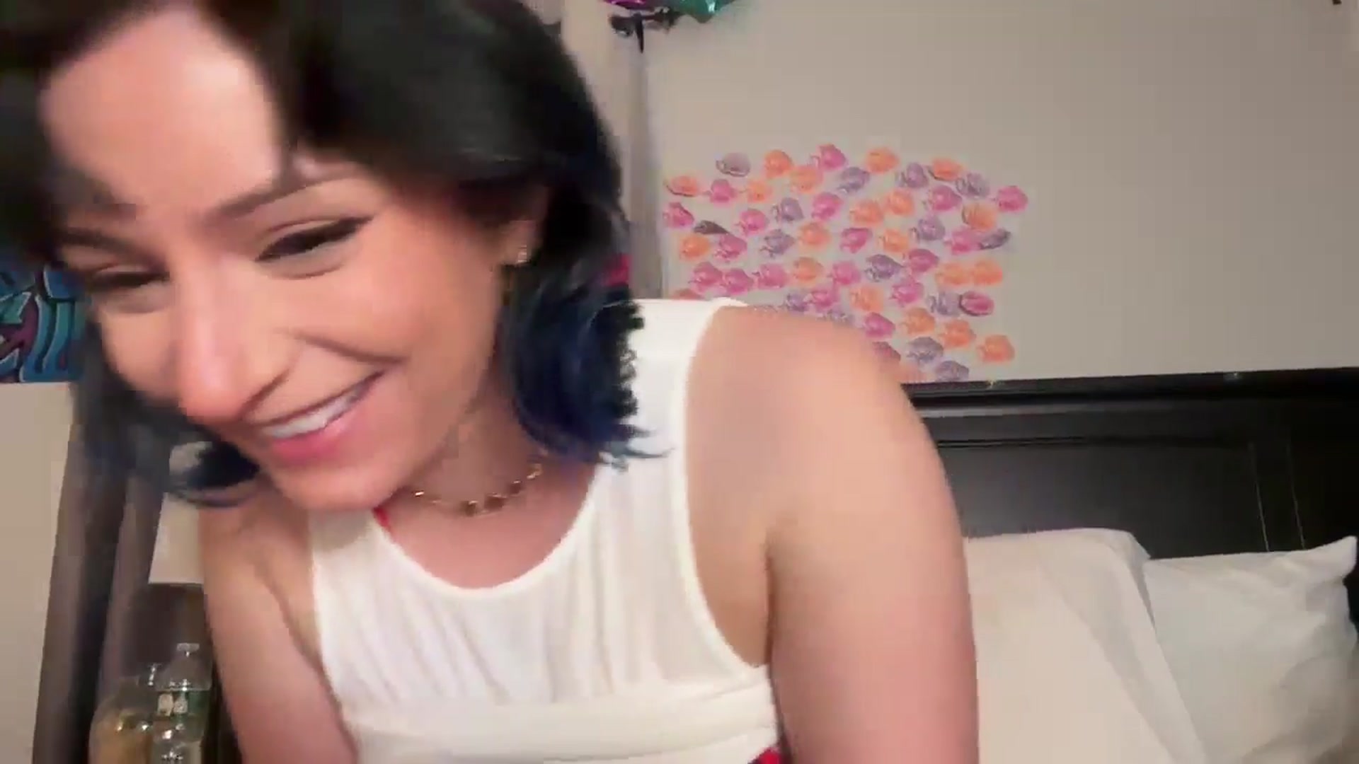 Gallery image thumbnail from EmmyLove's myfreecams stream on, 07/05/2025, 04:18 image 12 of 20