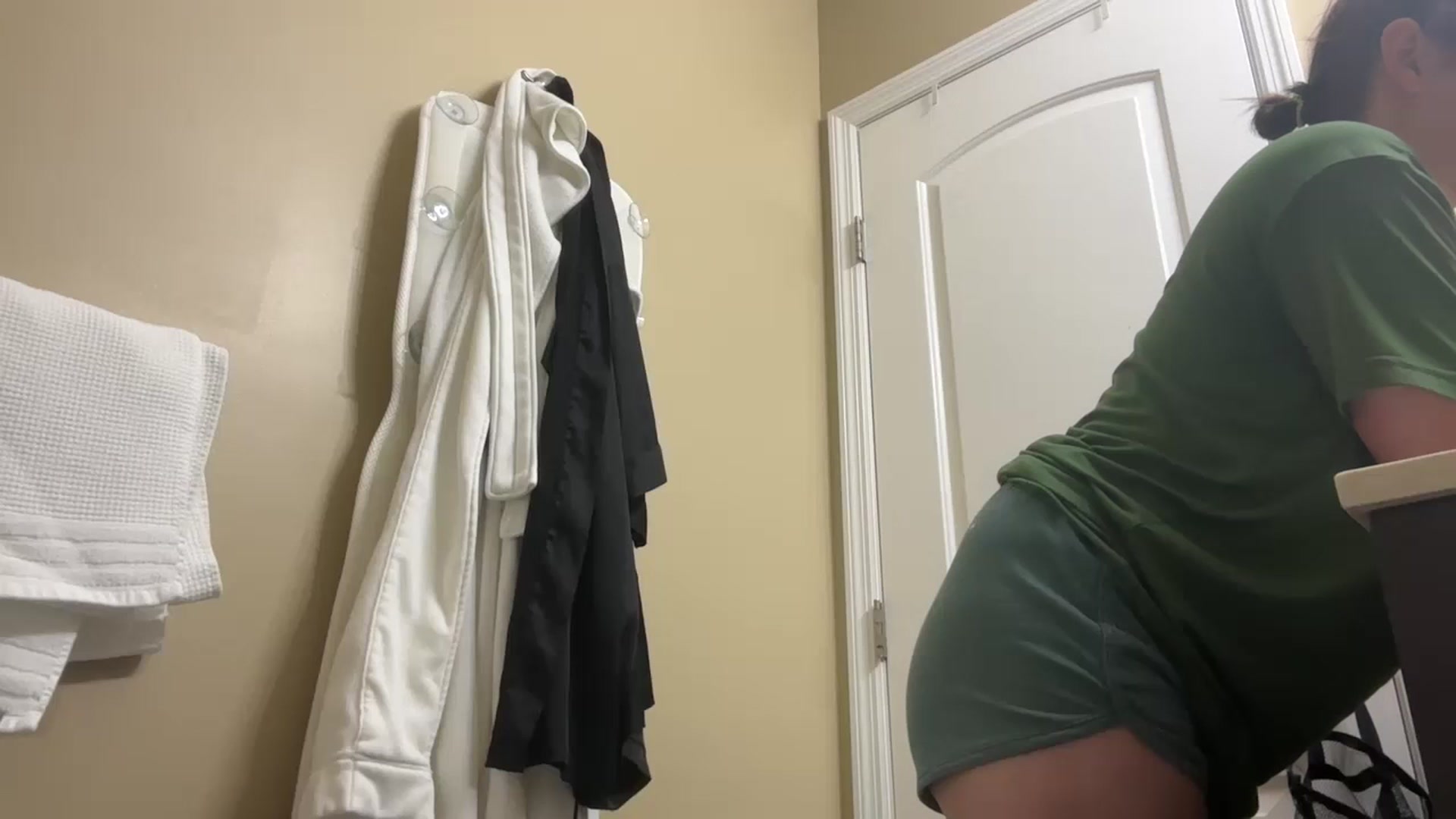 Gallery image thumbnail from EmmyLove's myfreecams stream on, 08/05/2025, 05:24 image 12 of 20