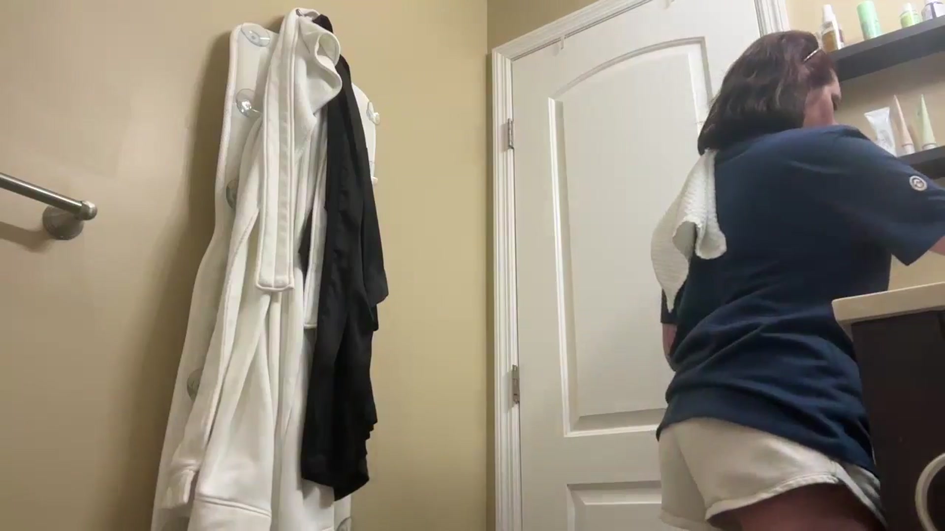 Gallery image thumbnail from EmmyLove's myfreecams stream on, 08/12/2025, 05:24 image 14 of 20