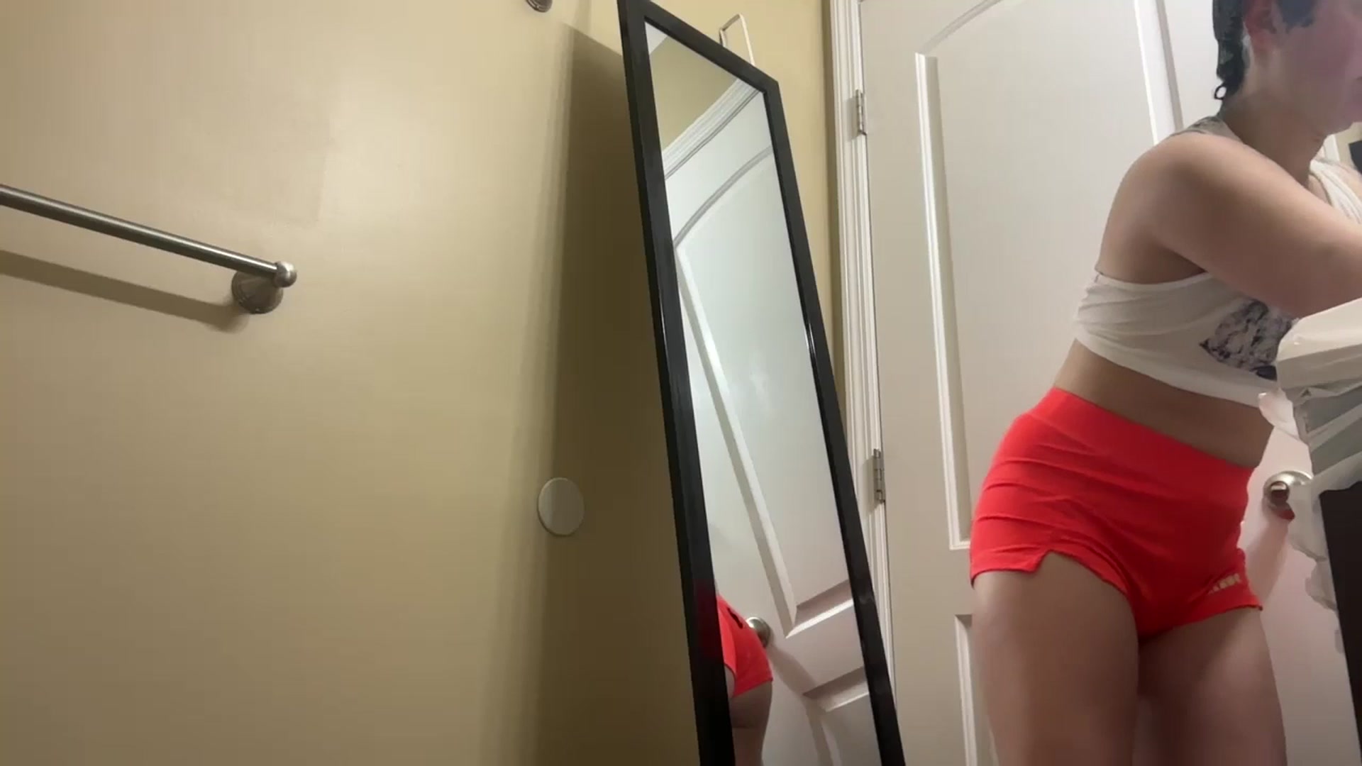 Gallery image thumbnail from EmmyLove's myfreecams stream on, 08/27/2025, 08:00 image 19 of 20