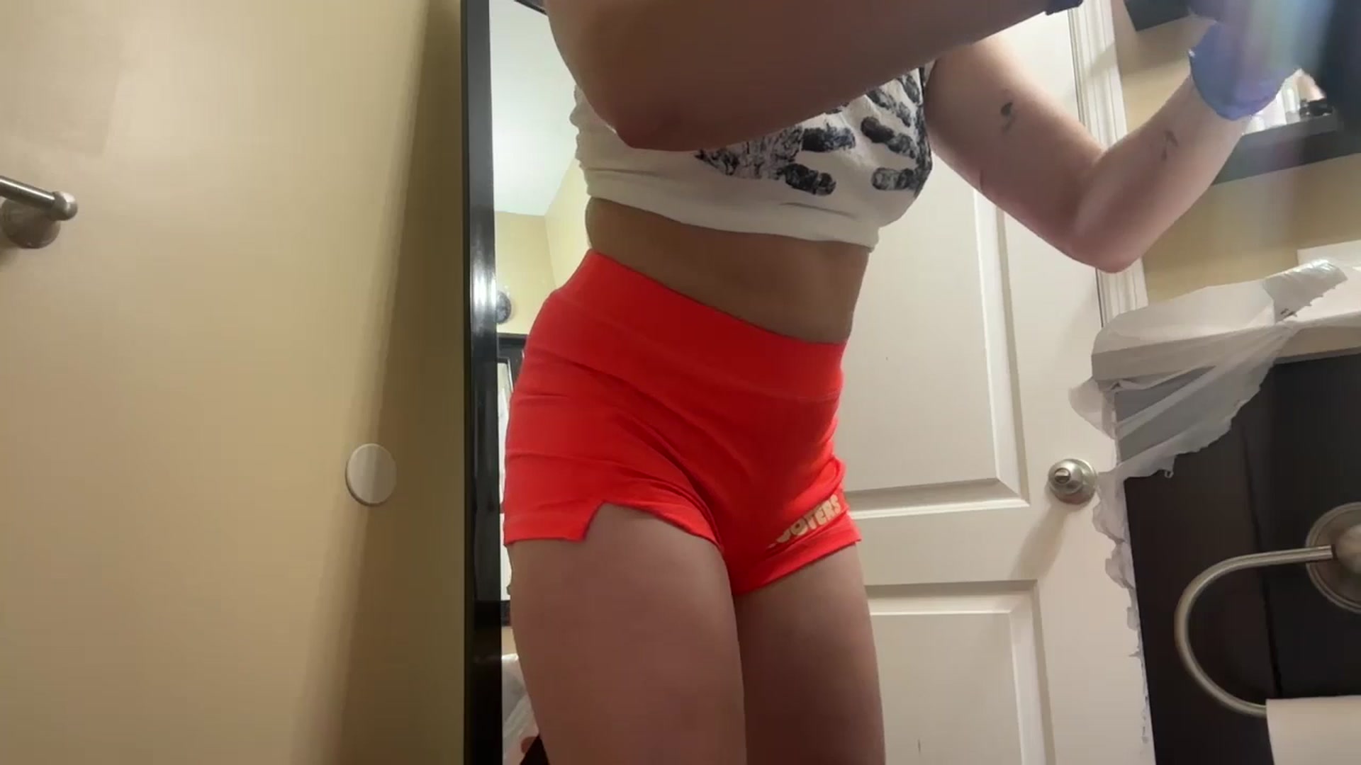 Gallery image thumbnail from EmmyLove's myfreecams stream on, 08/27/2025, 08:00 image 18 of 20