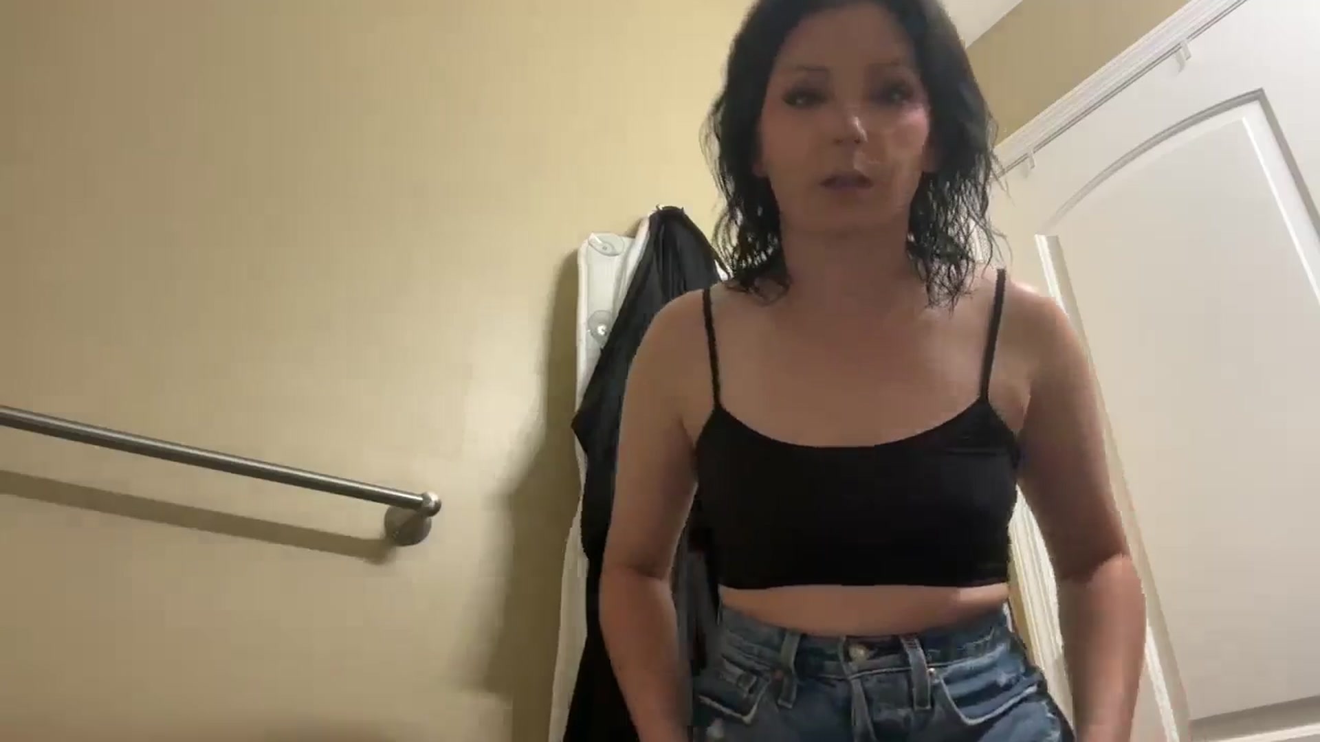 Gallery image thumbnail from EmmyLove's myfreecams stream on, 09/14/2025, 04:59 image 20 of 20