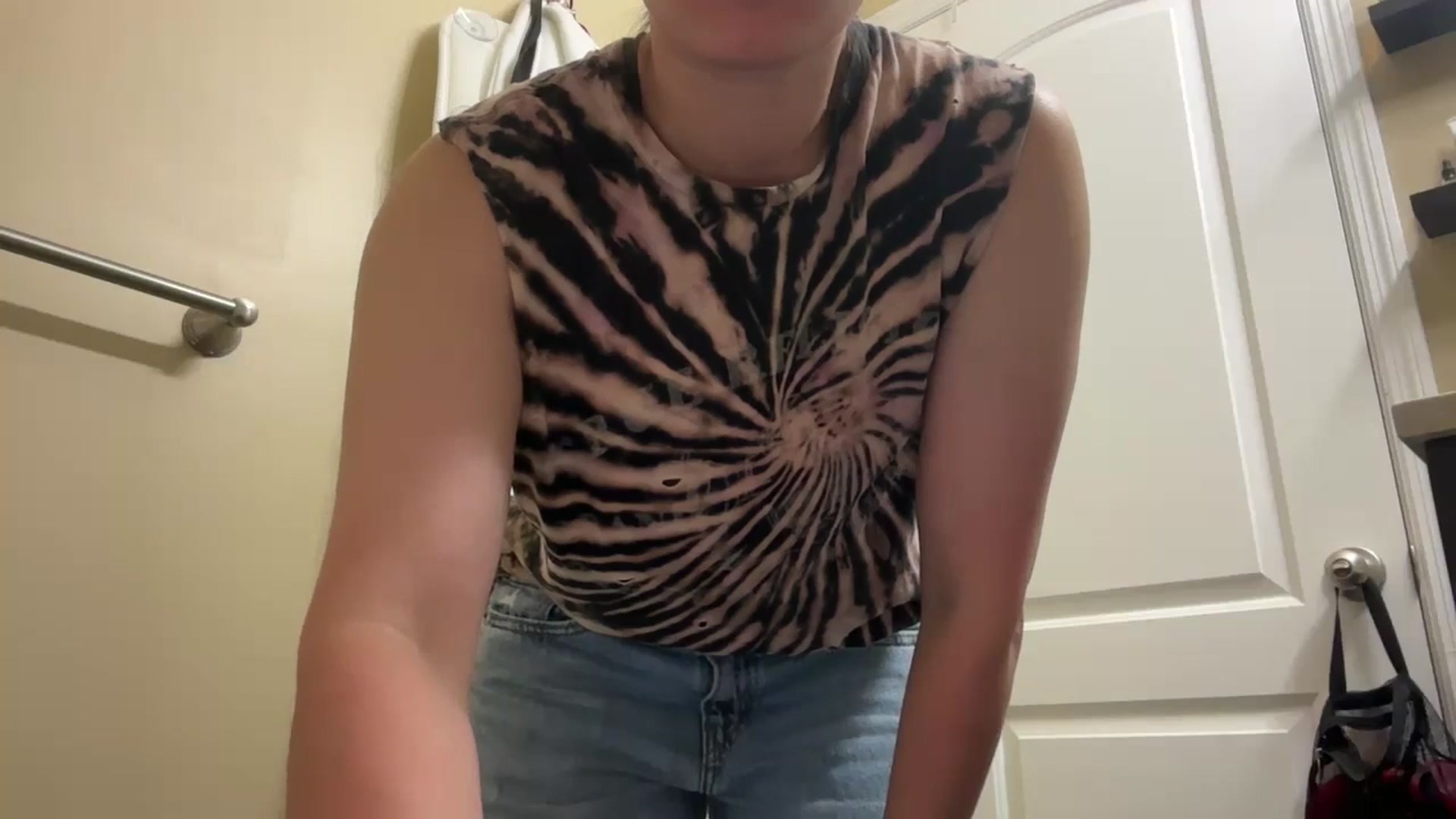 Gallery image thumbnail from EmmyLove's myfreecams stream on, 09/18/2025, 05:35 image 18 of 20