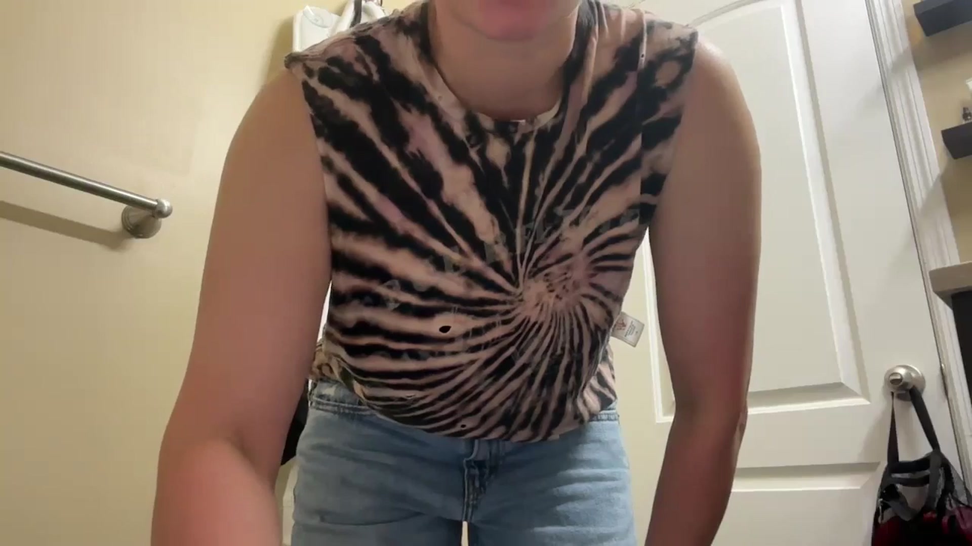 Gallery image thumbnail from EmmyLove's myfreecams stream on, 09/18/2025, 05:35 image 19 of 20