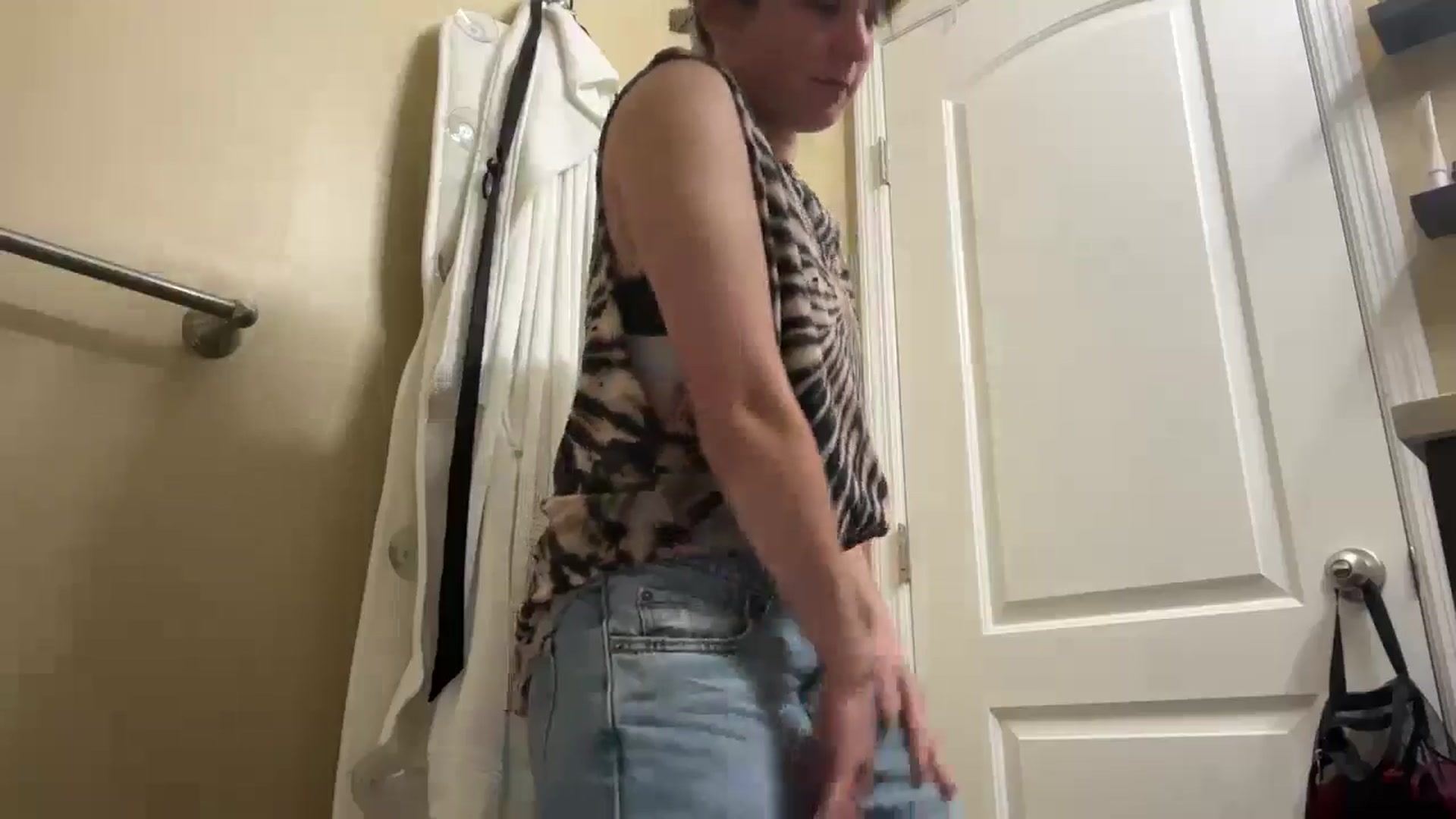 Gallery image thumbnail from EmmyLove's myfreecams stream on, 09/18/2025, 05:35 image 11 of 20
