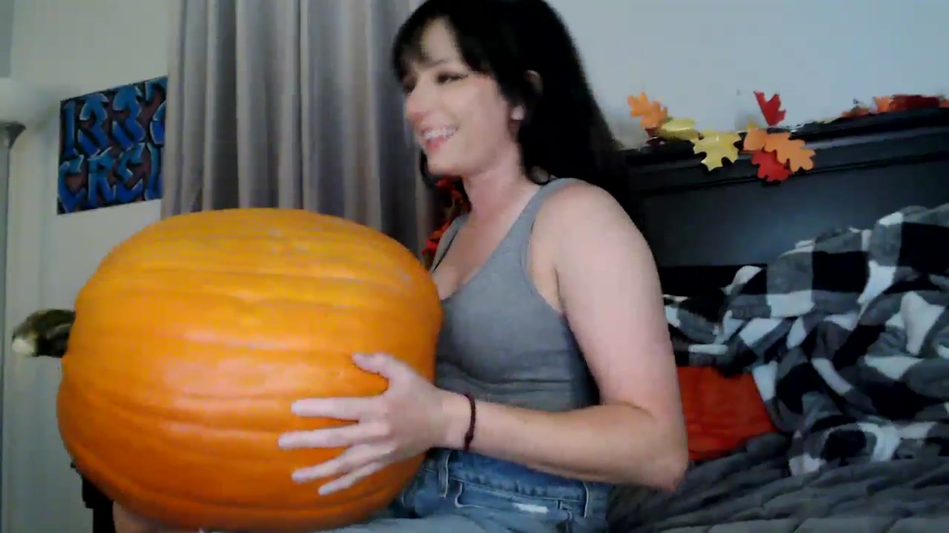 Gallery image thumbnail from EmmyLove's myfreecams stream on, 10/14/2025, 06:19 image 14 of 20