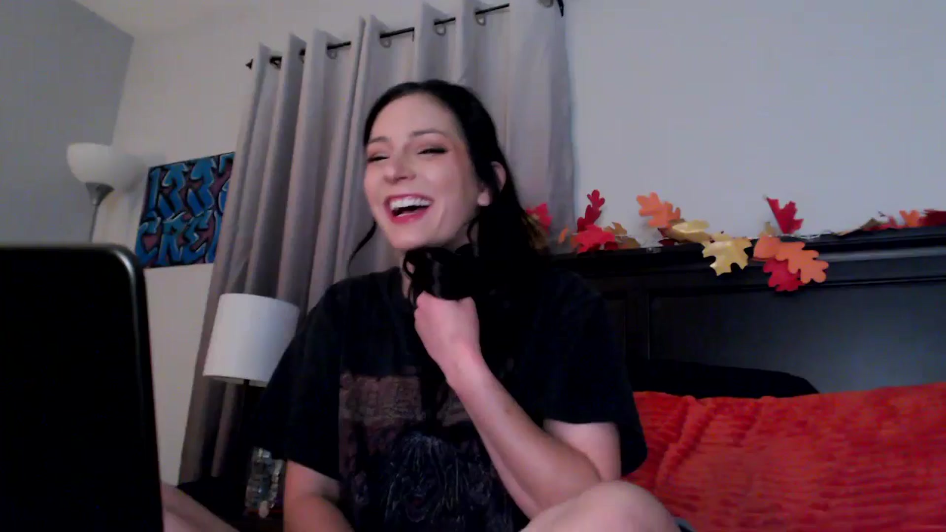 Gallery image thumbnail from EmmyLove's myfreecams stream on, 10/15/2025, 07:32 image 1 of 20