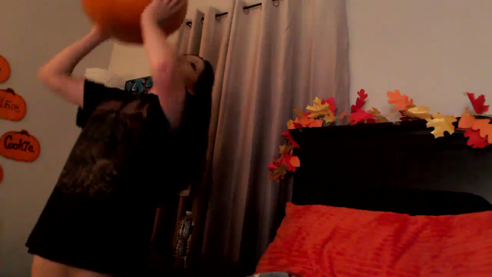 Gallery image thumbnail from EmmyLove's myfreecams stream on, 10/15/2025, 07:32 image 7 of 20