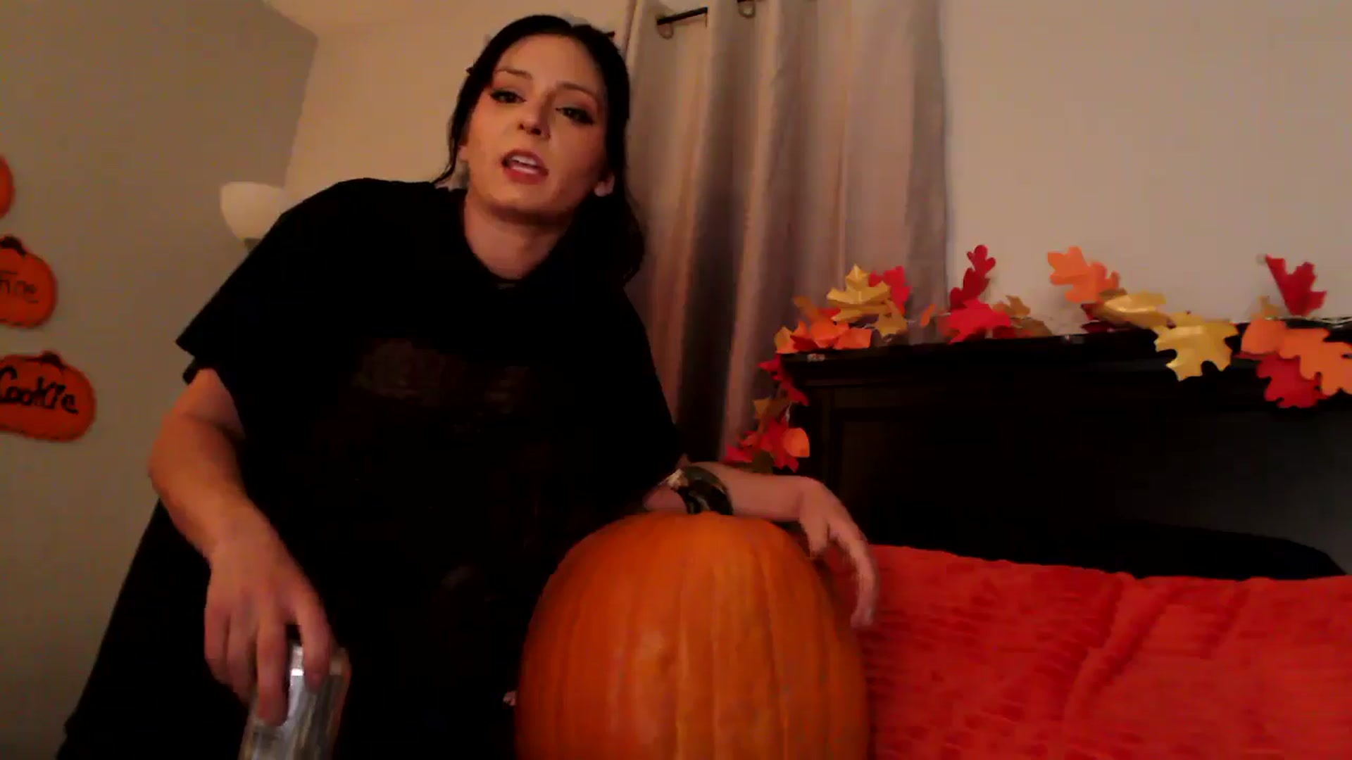 Gallery image thumbnail from EmmyLove's myfreecams stream on, 10/15/2025, 07:32 image 5 of 20